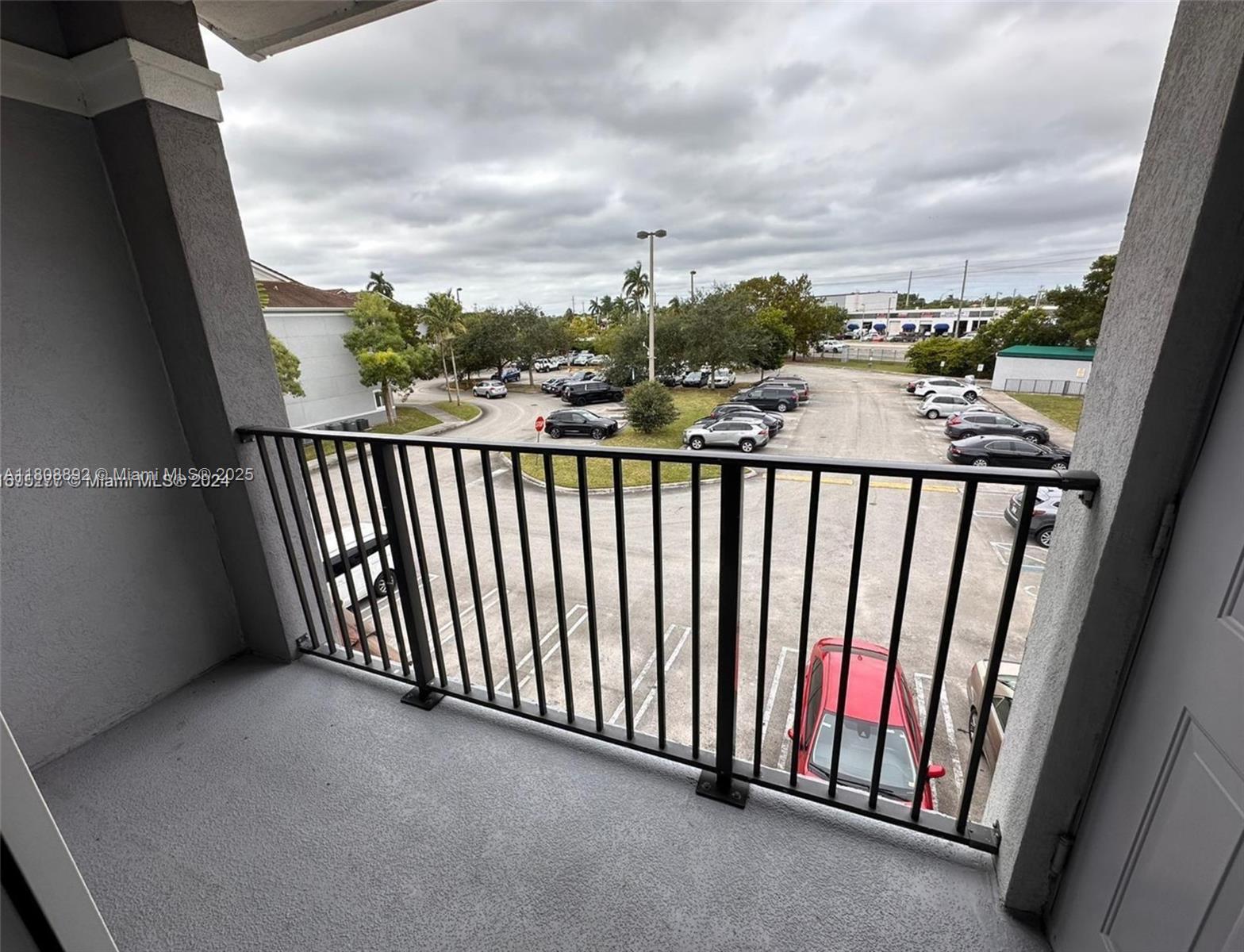 VISTA TRACE 2 CONDO - Residential