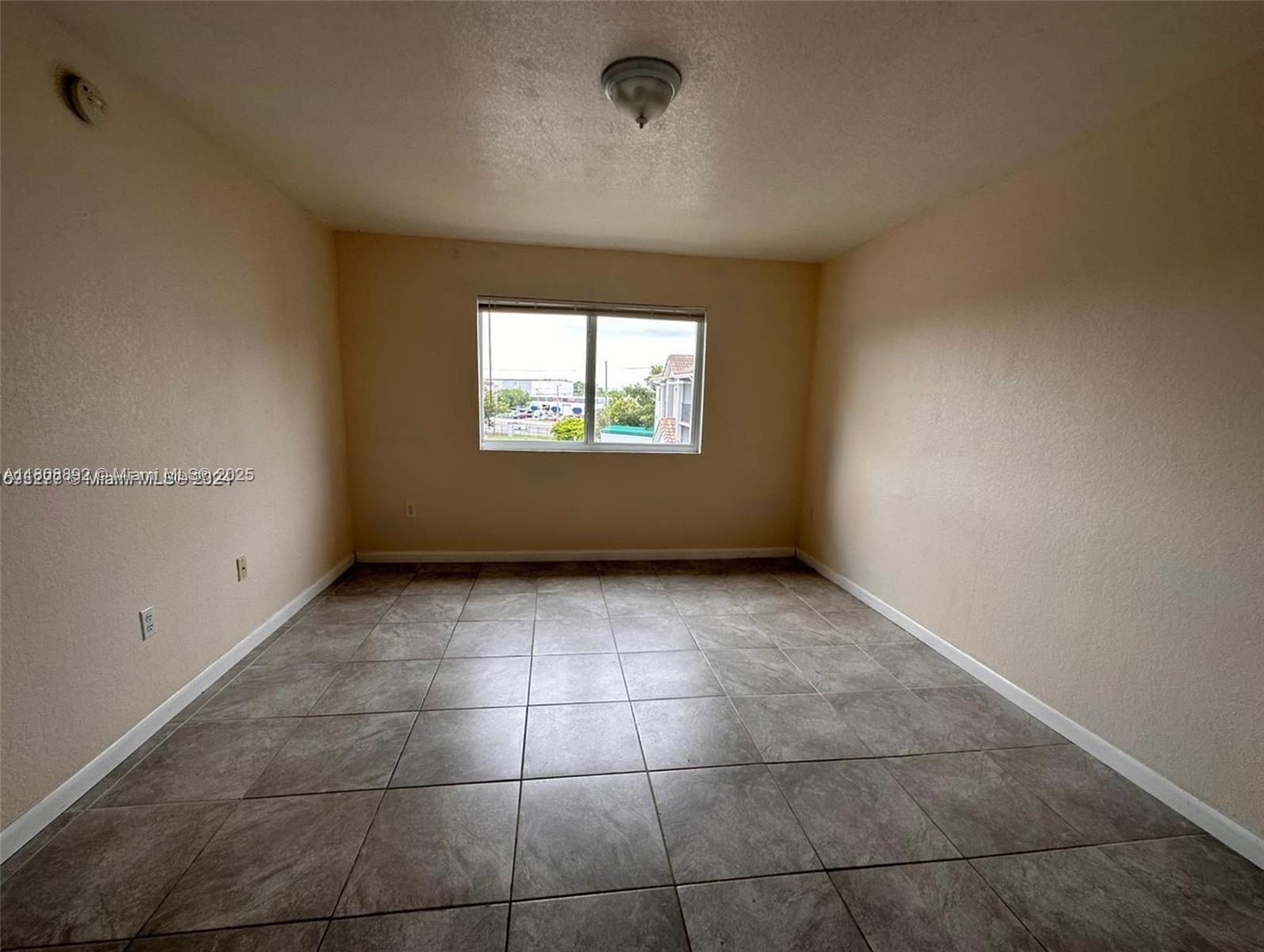 VISTA TRACE 2 CONDO - Residential