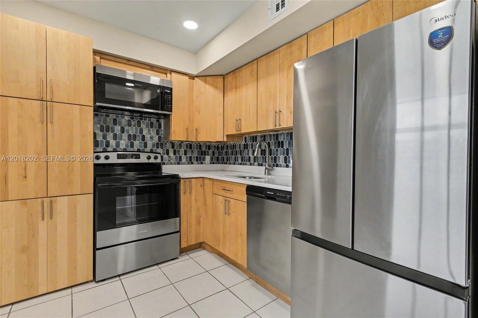 3250 N Palm Aire Dr 406