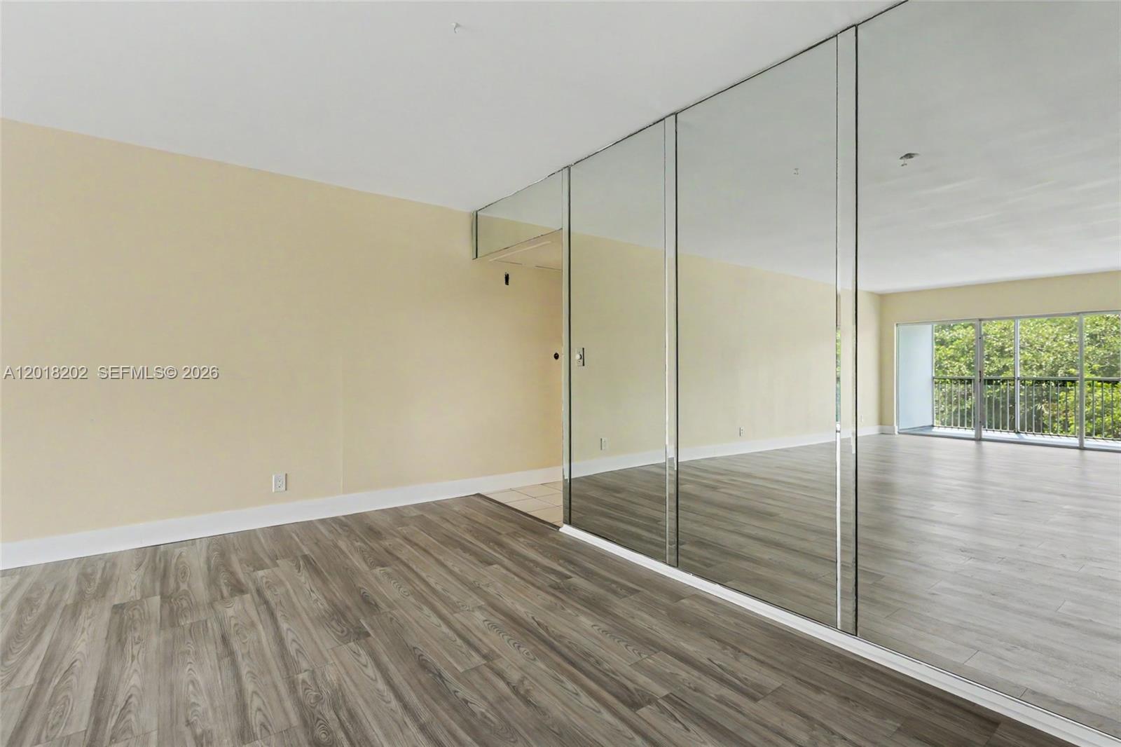 3250 N Palm Aire Dr 406