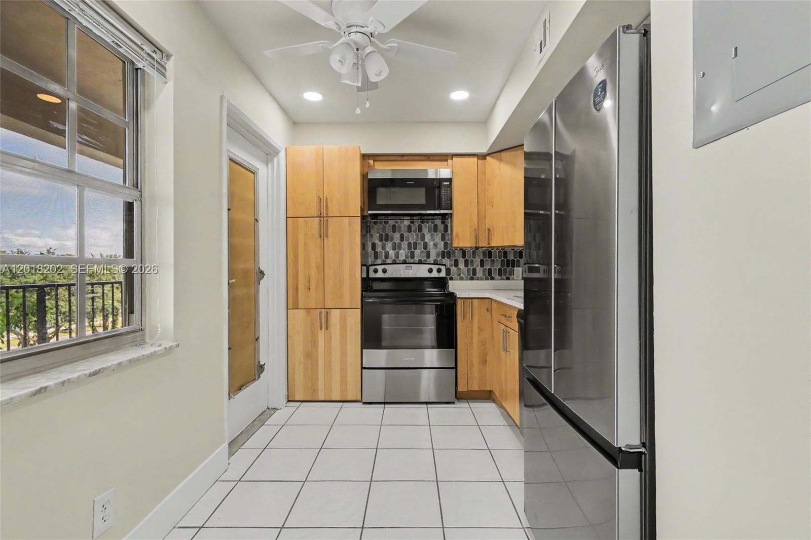 NO 12 PALM-AIRE COUNTRY C - Residential