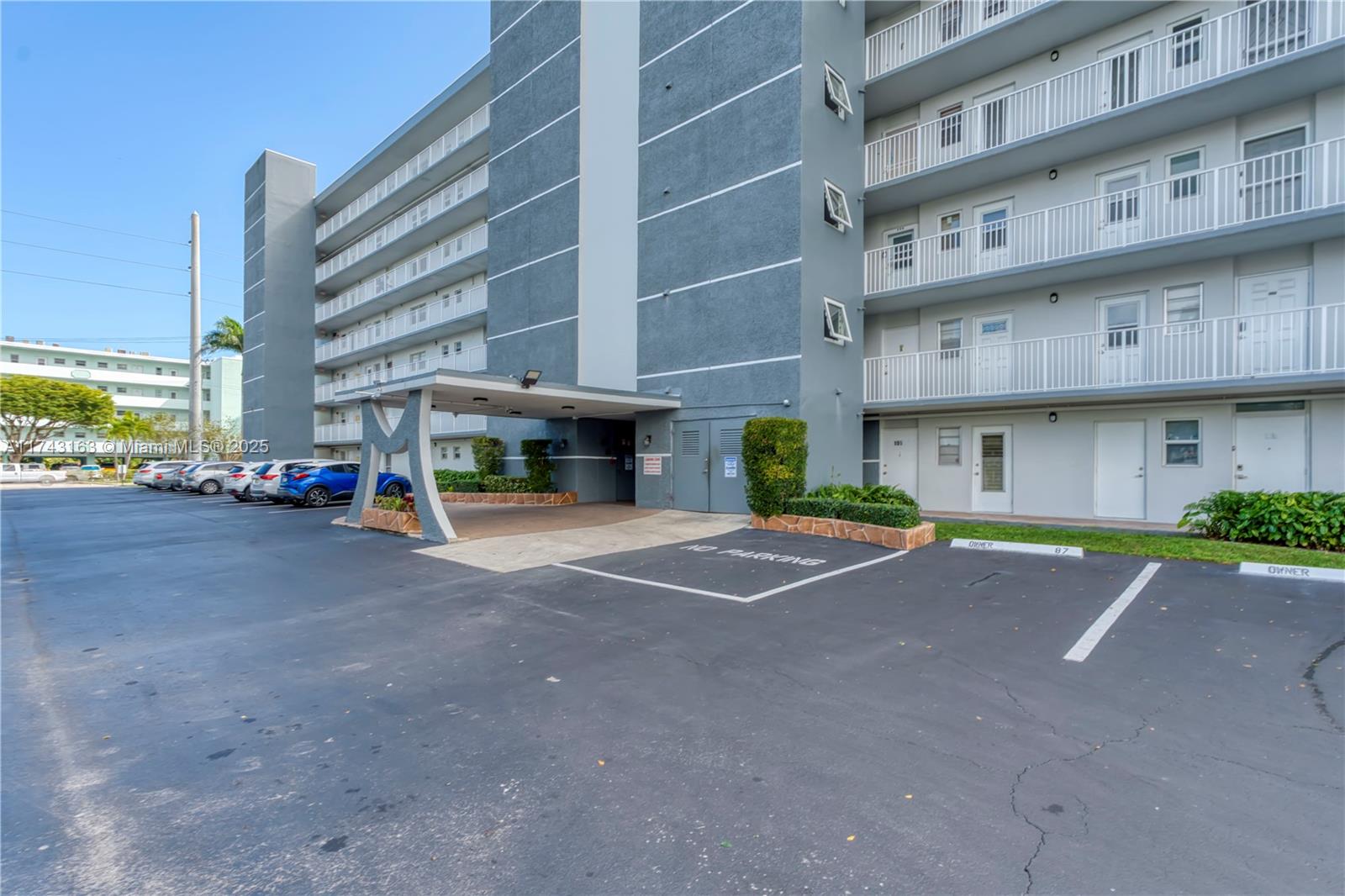 MEADOWBROOK TOWERS CONDO - Residential