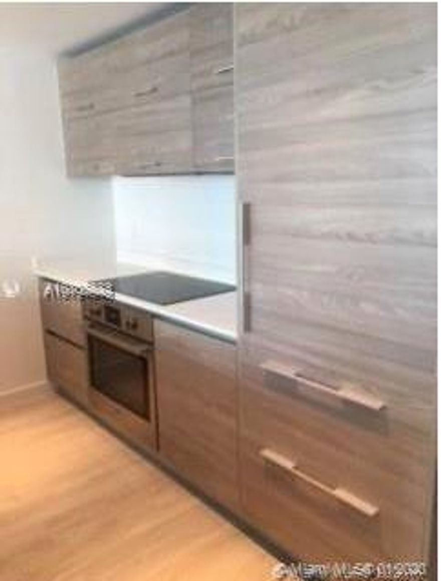 Live in the beautiful SLS Brickell Residences & Hotel. Enjoy this 1 bed/ 1bath unit with great features. Building offers amazing amenities which include: Spa, gym, movie theater, game room, pool, poolside service, in-house restaurants. Walking distance to Brickell City Centre, Mary Brickell Village & many more shops and restaurants. Close to metro station.