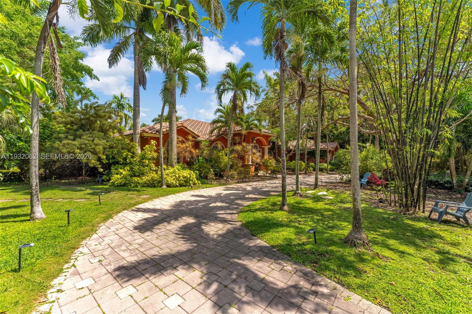 11825 S Mitchell Manor Cir