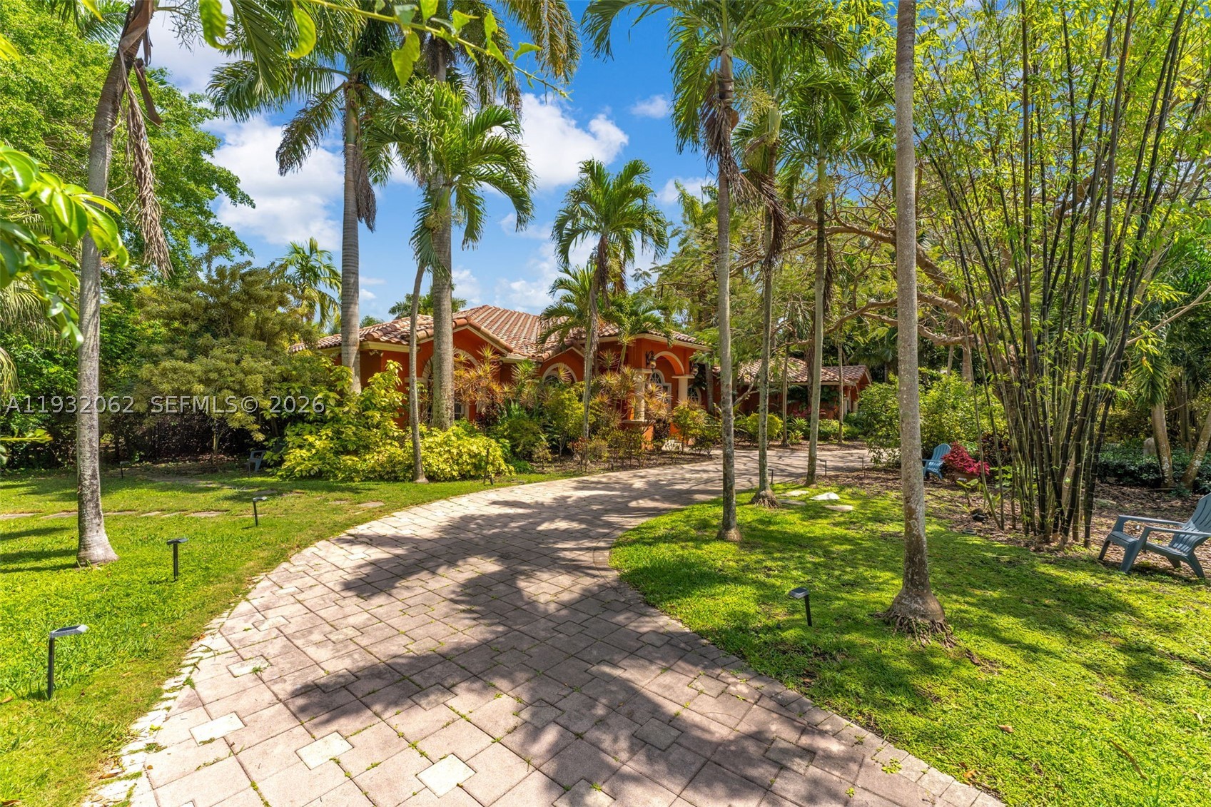 11825 S Mitchell Manor Cir