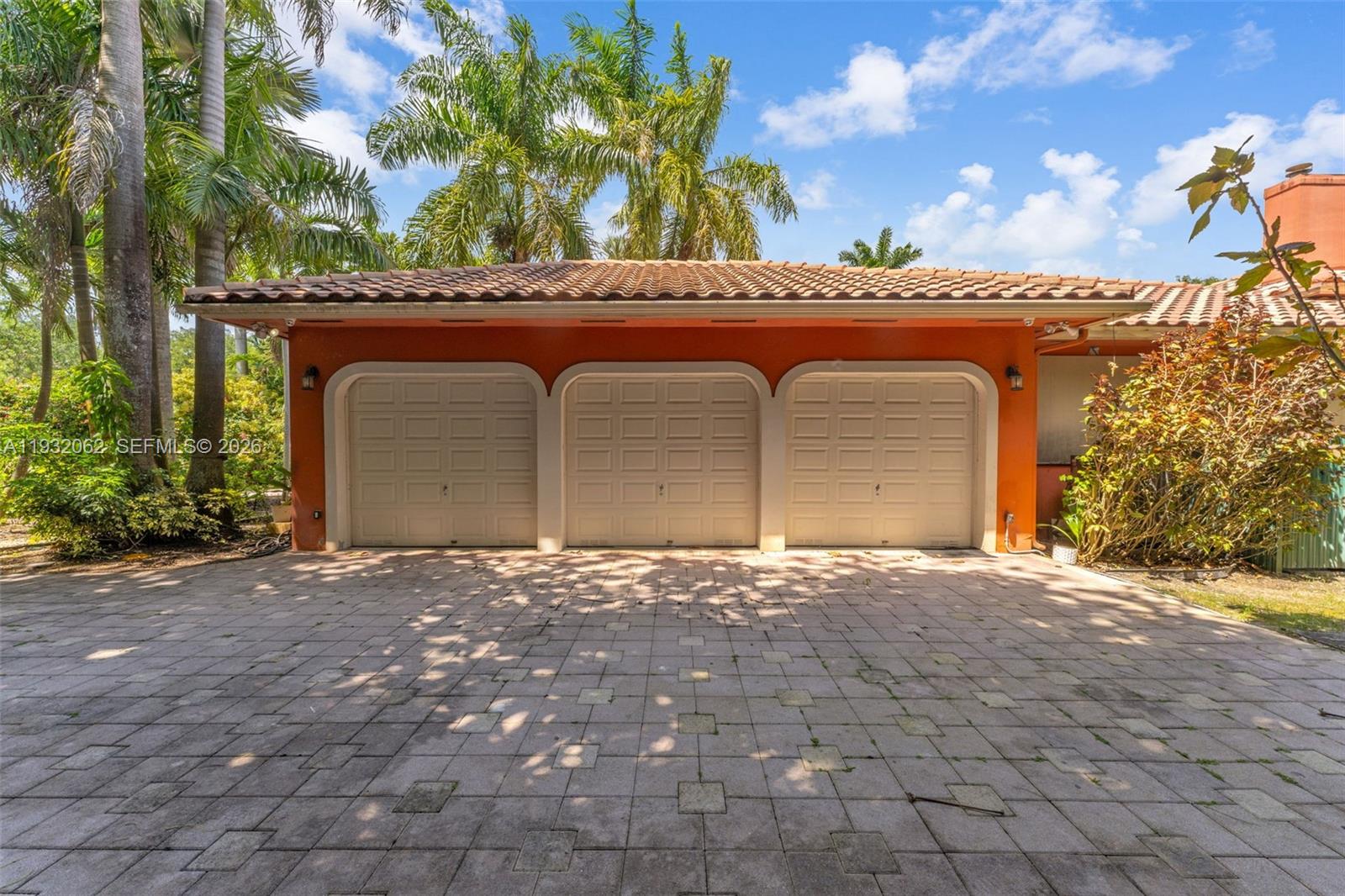 11825 S Mitchell Manor Cir