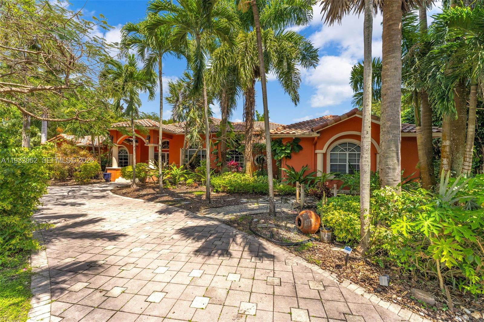 11825 S Mitchell Manor Cir