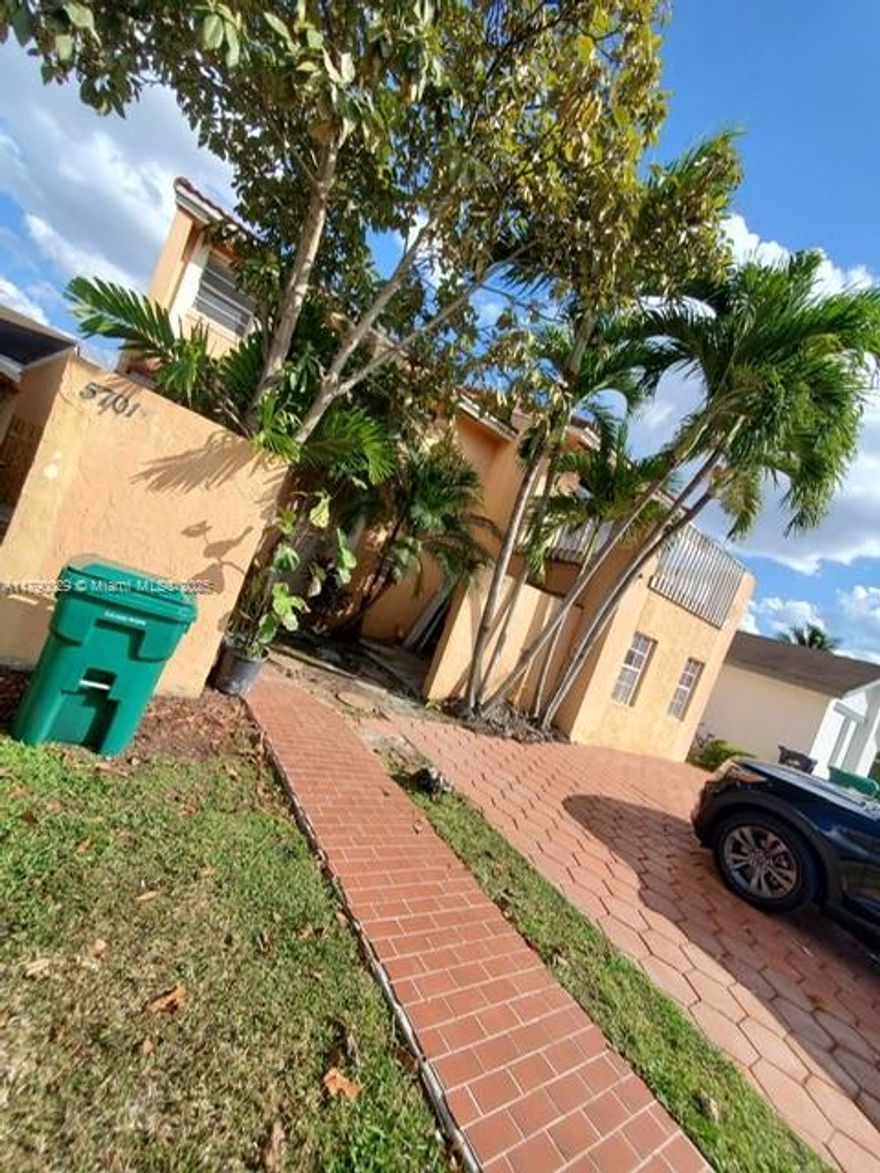 FOR SALE OR FOR RENT, PLEASE LOOK ON MLS A 11758116 LISTING FOR SALE. PROSPECT TENANT MUST HAVE THE FOLLOWING: DRIVER'S LIC. CREDIT REPORT (CREDIT SCORE HIGHER THAN 630) 2 MOST CURRENT CHECK STUBS, PERSONAL APPLICATION (ATTACHED TO LISTING) FOR EACH MEMBER OF THE FAMILY OLDER THAN 18 YRS. PLUS 3 TIMES THE RENT. (FIRST MONTH, SECURITY AND LAST MONTH RENT)