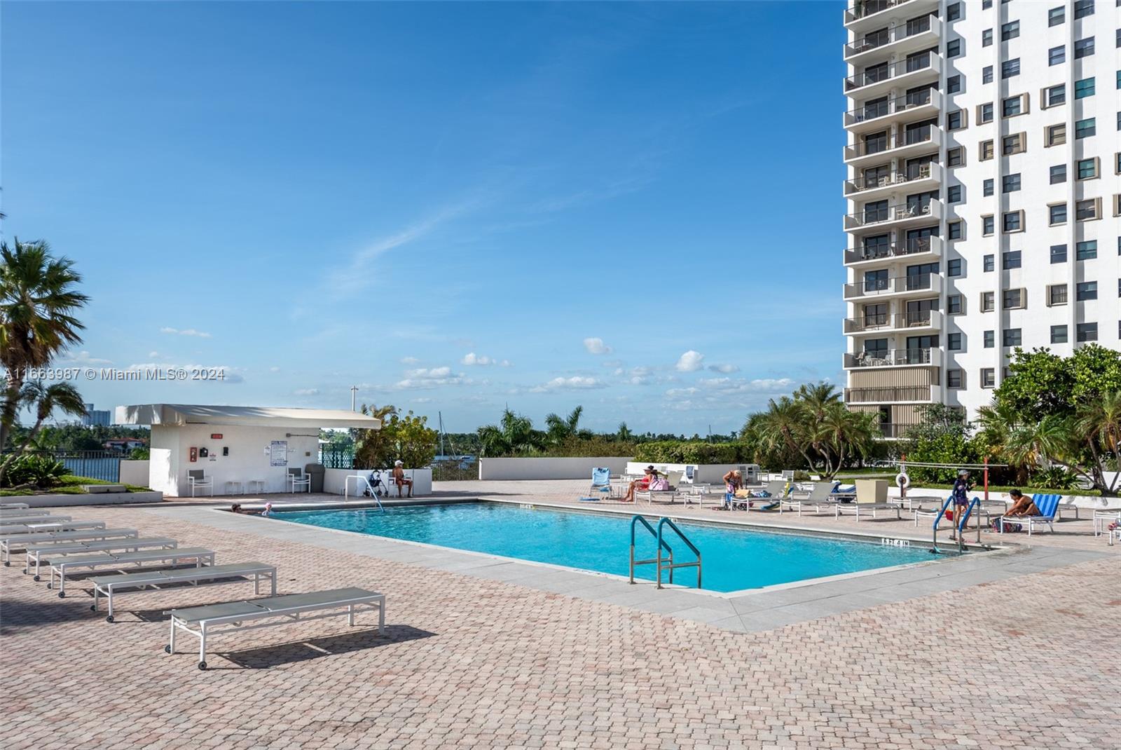 SUMMIT CONDO - Residential