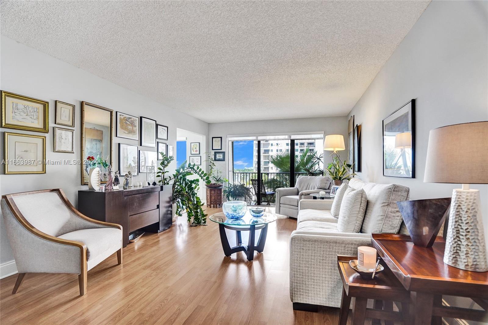 SUMMIT CONDO - Residential