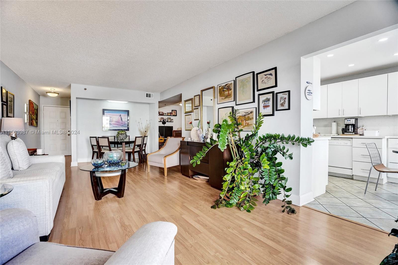SUMMIT CONDO - Residential