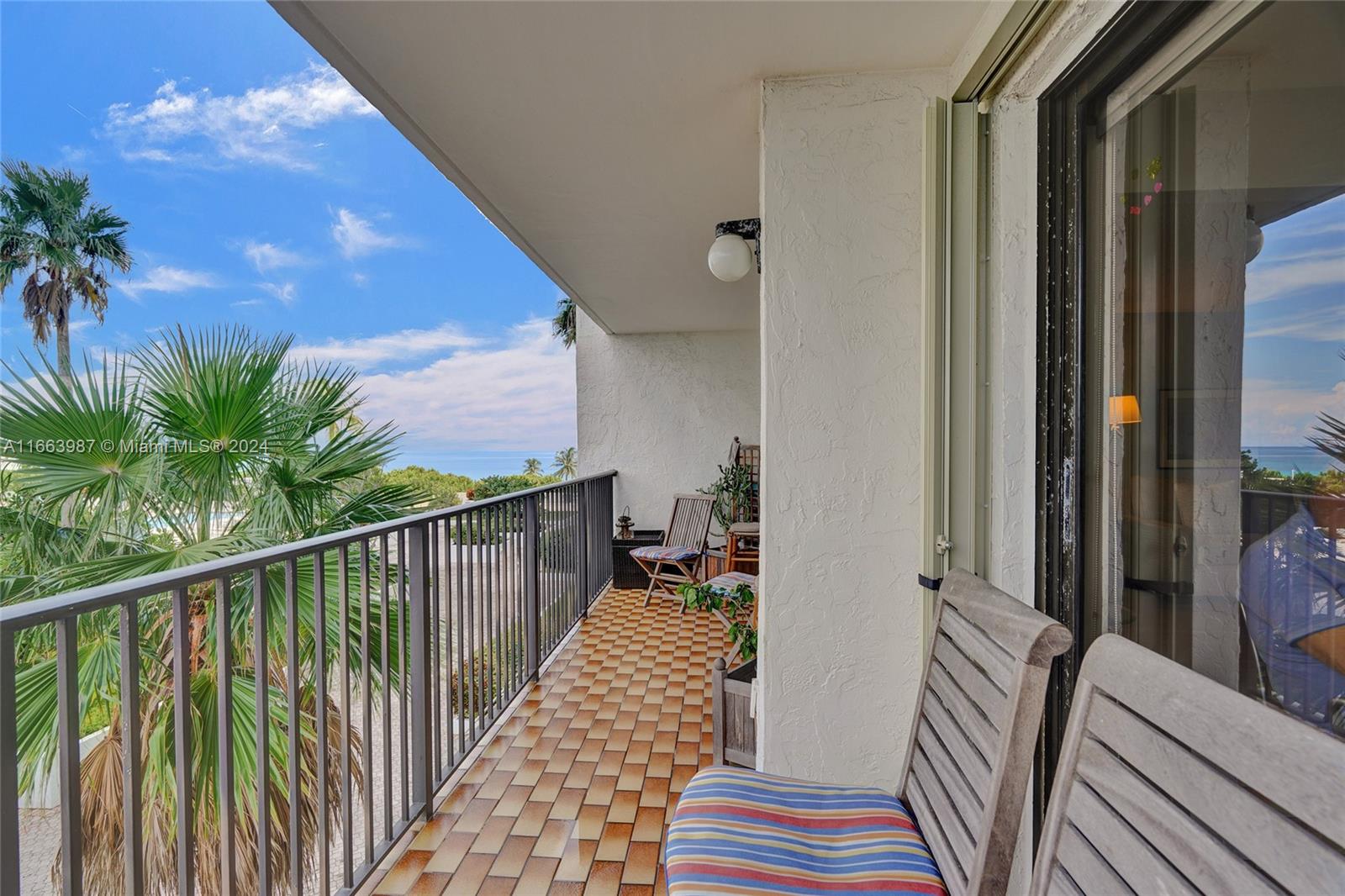 SUMMIT CONDO - Residential