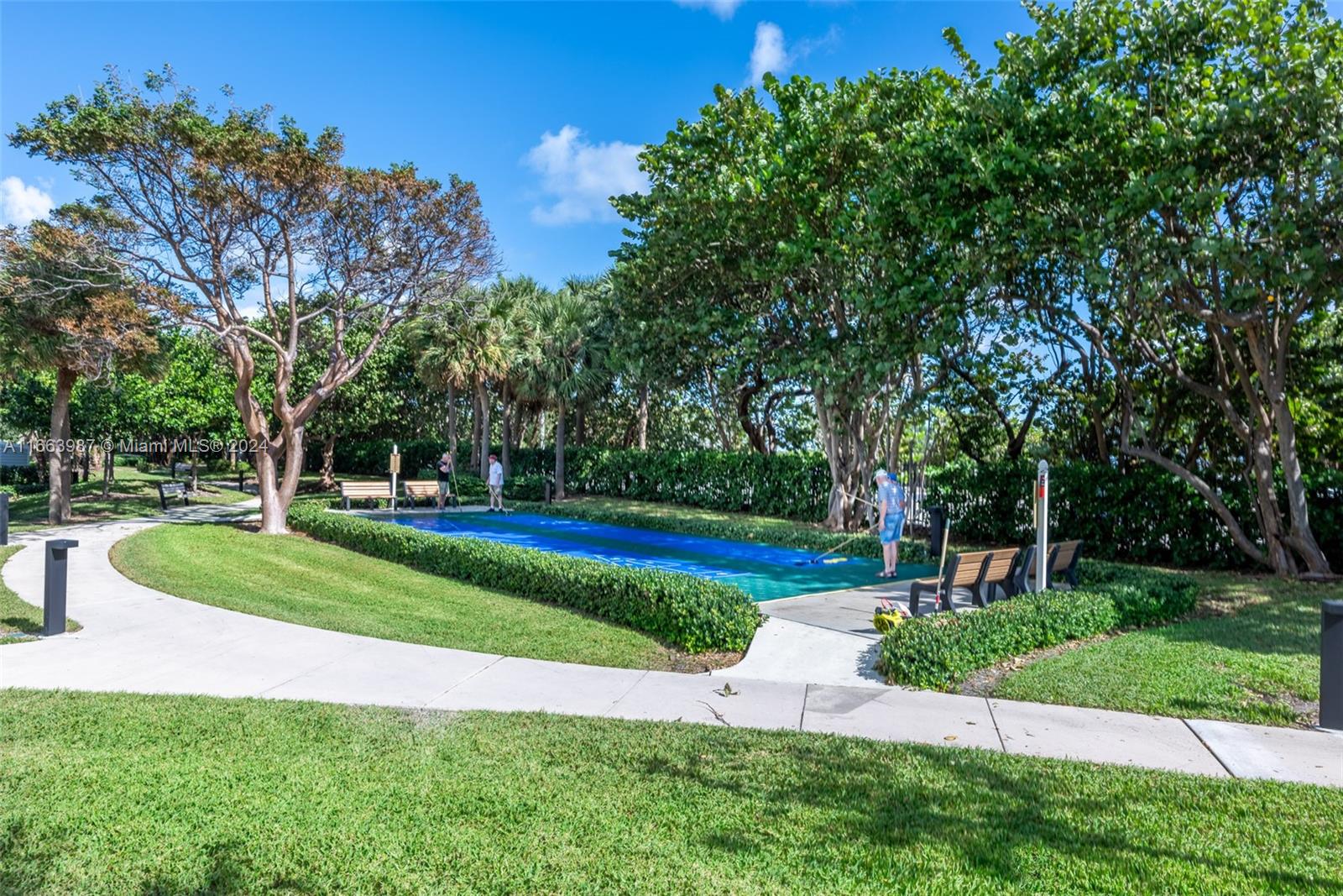 SUMMIT CONDO - Residential