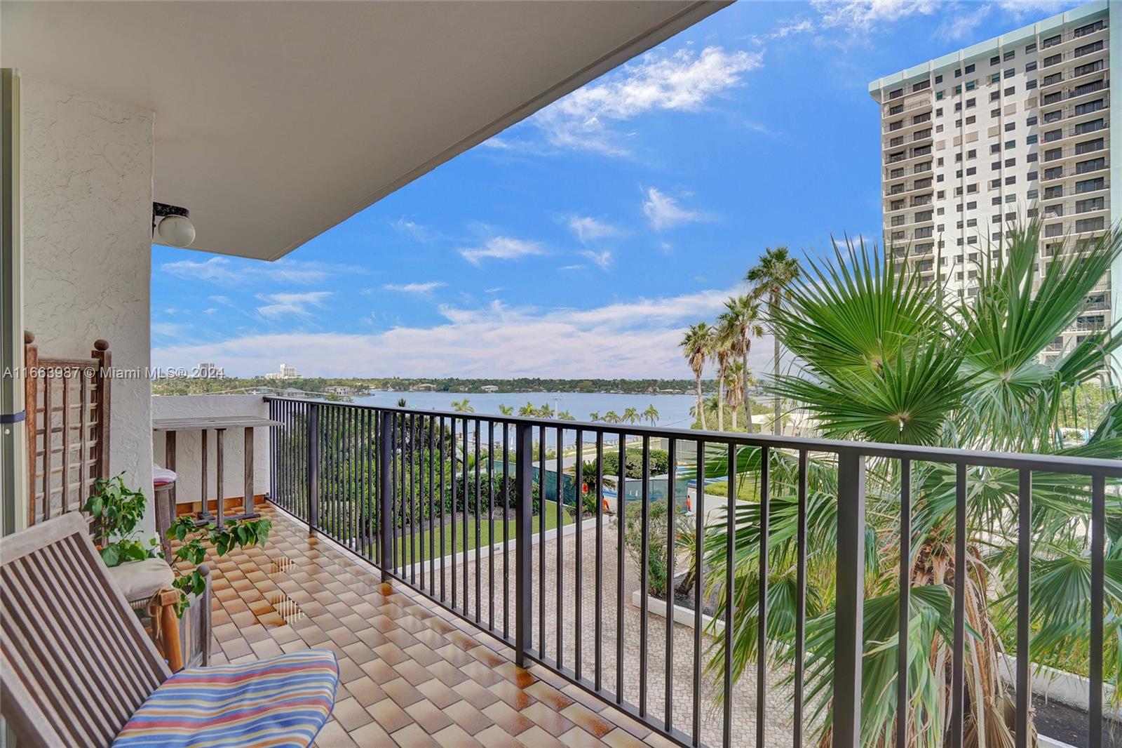 SUMMIT CONDO - Residential