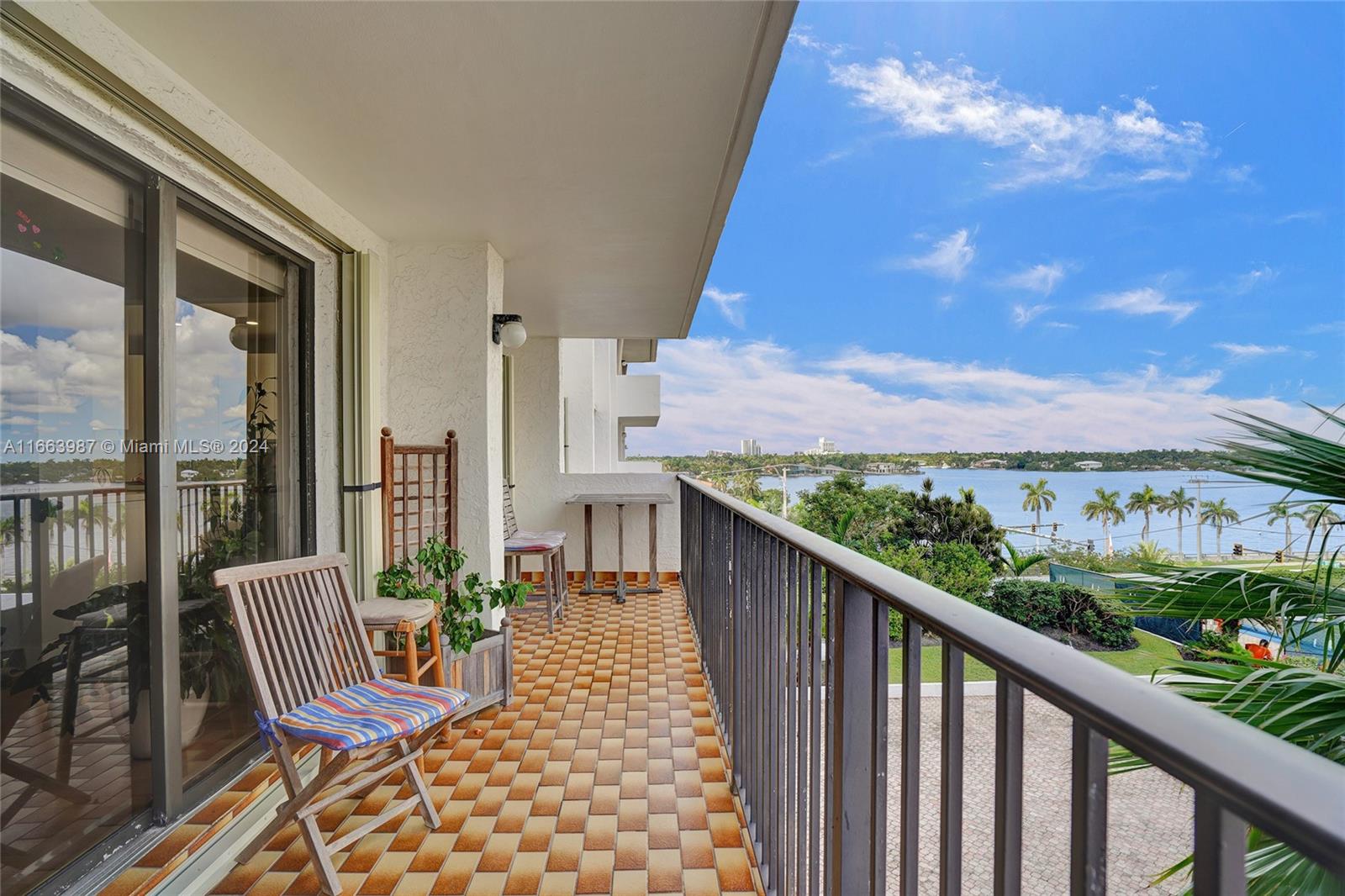 SUMMIT CONDO - Residential