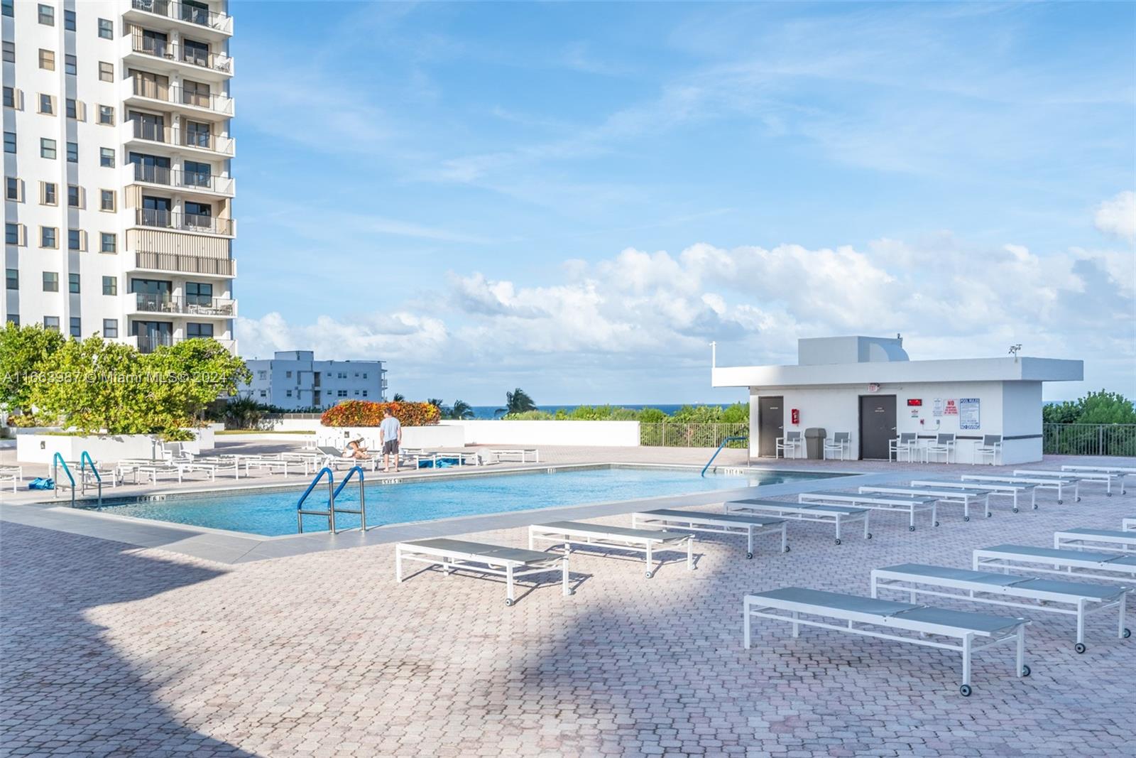SUMMIT CONDO - Residential