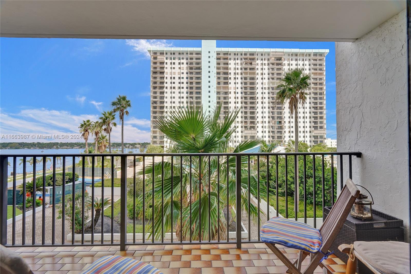 SUMMIT CONDO - Residential
