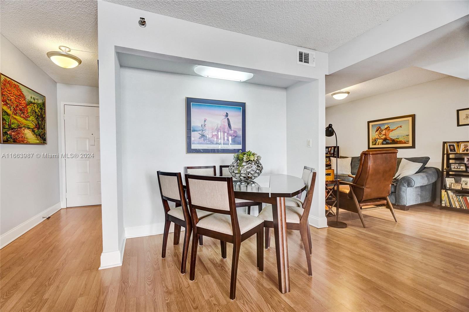 SUMMIT CONDO - Residential