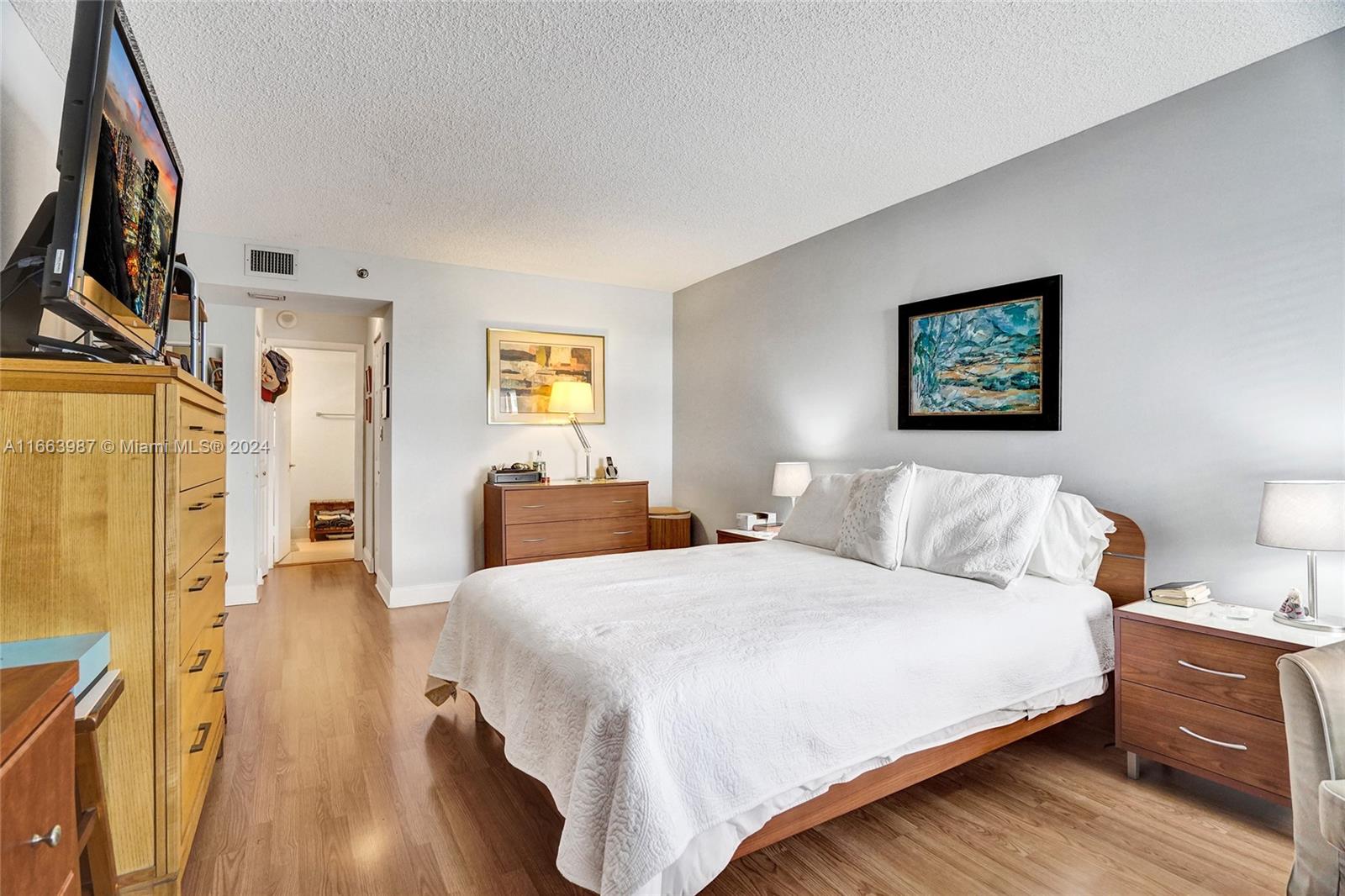 SUMMIT CONDO - Residential