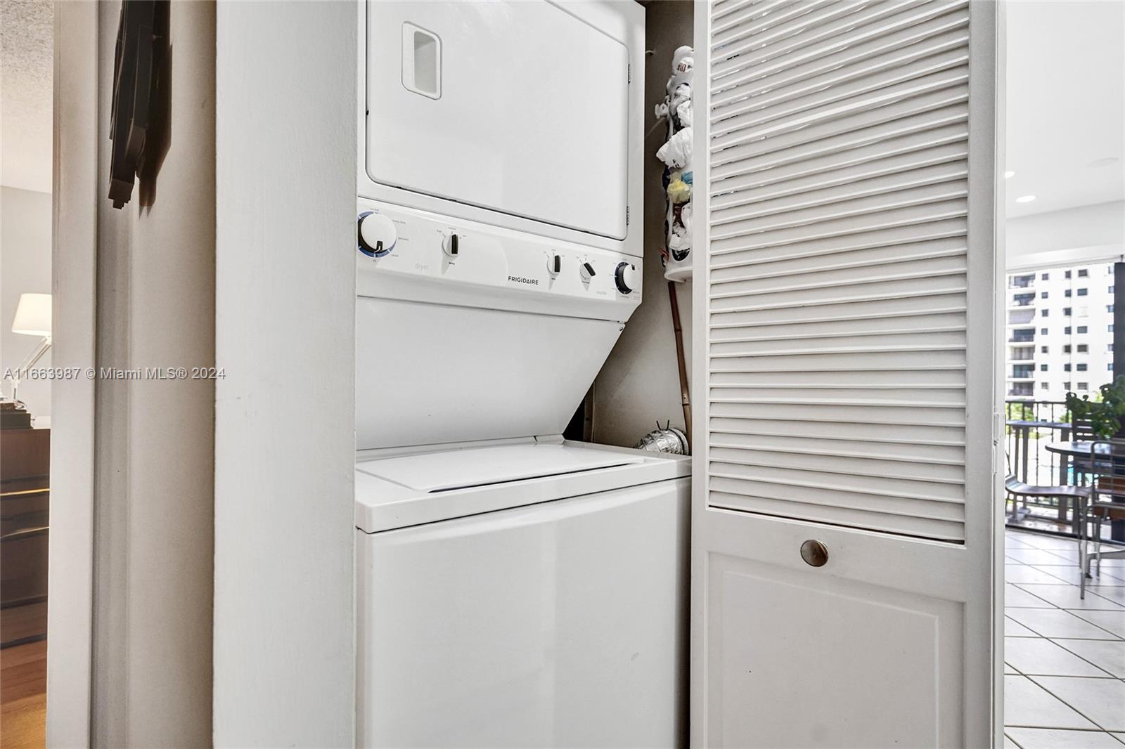 SUMMIT CONDO - Residential
