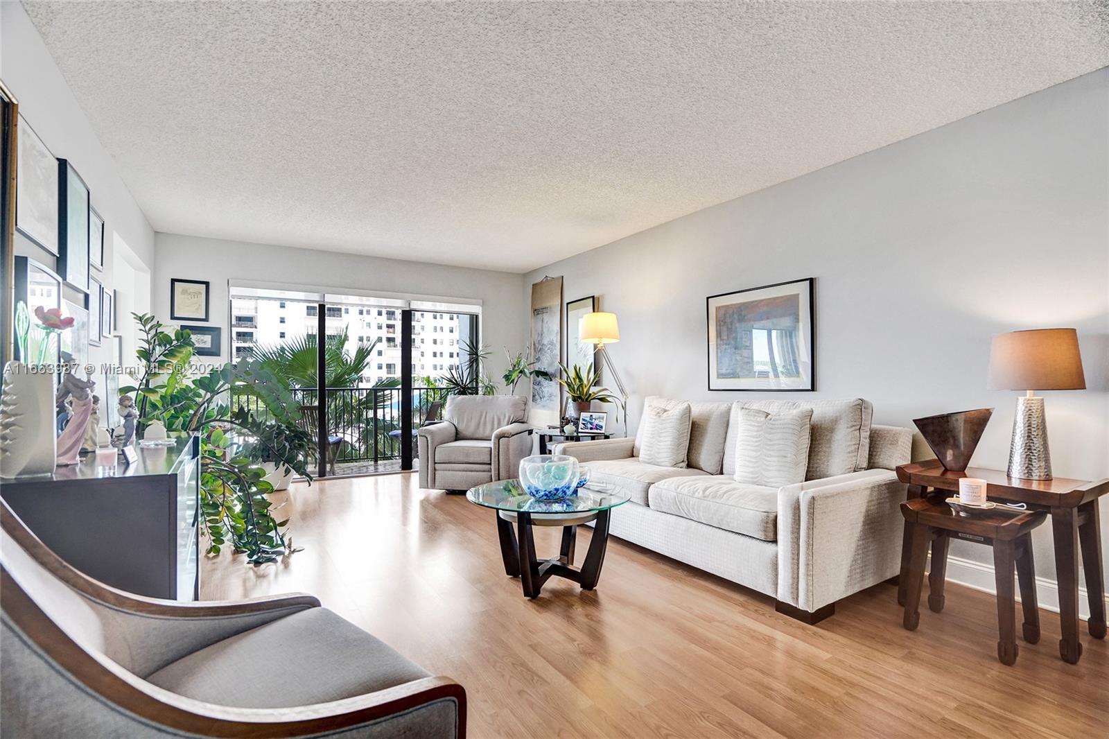 SUMMIT CONDO - Residential