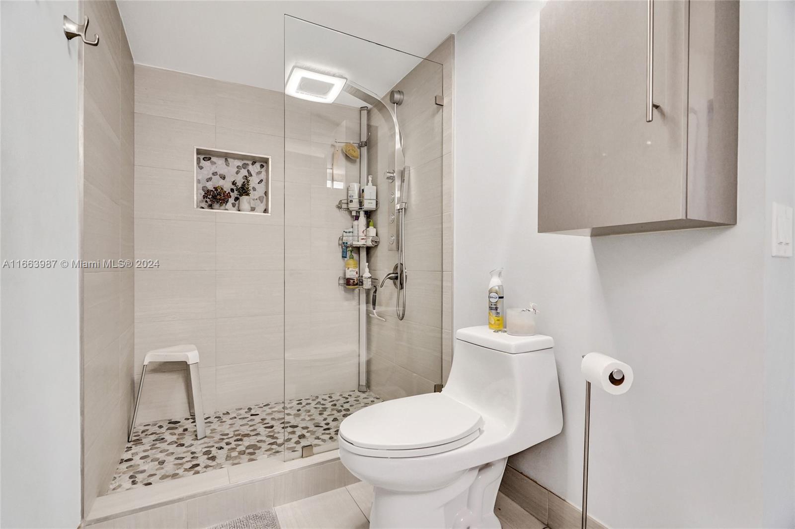 SUMMIT CONDO - Residential