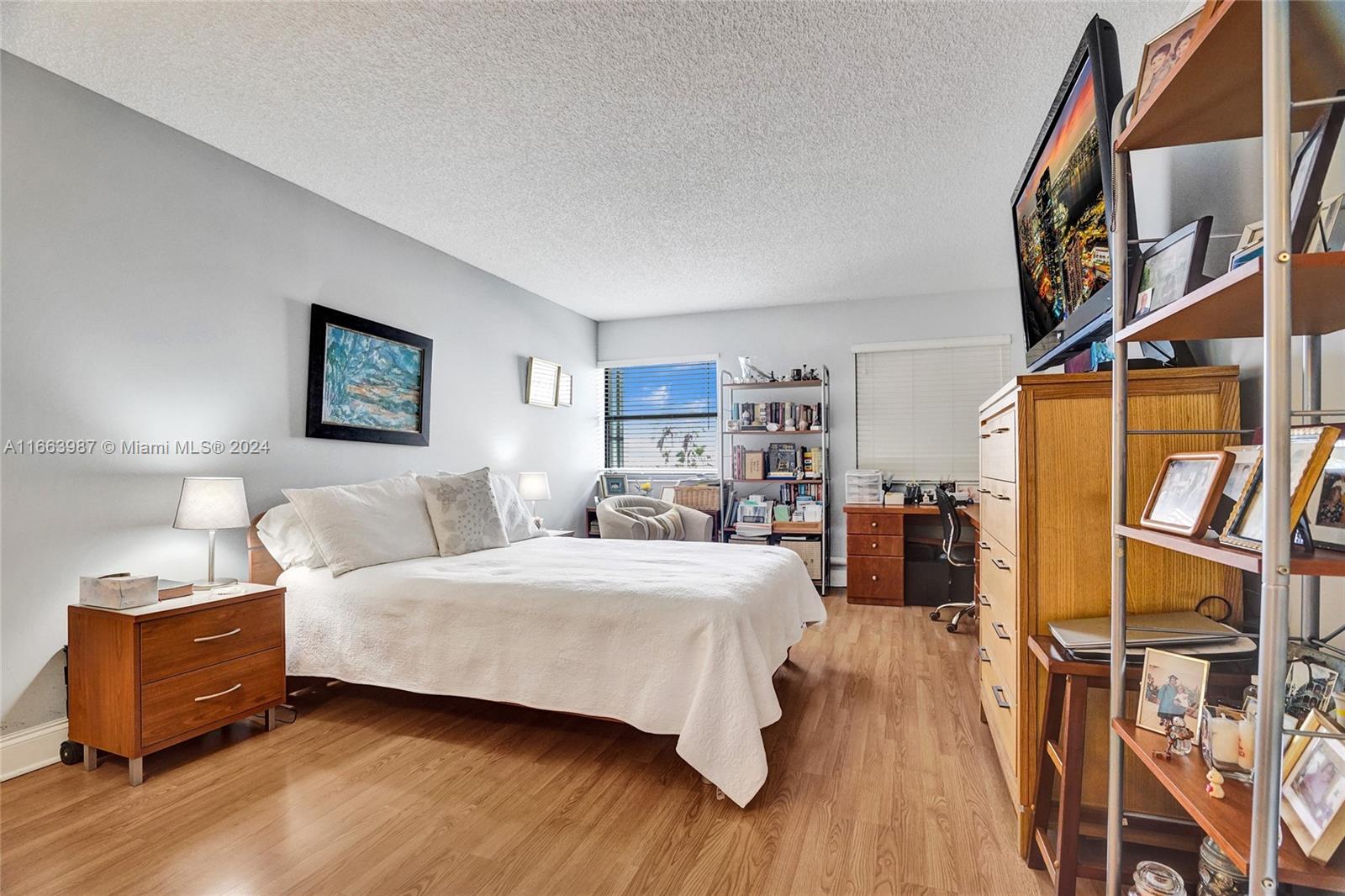 SUMMIT CONDO - Residential