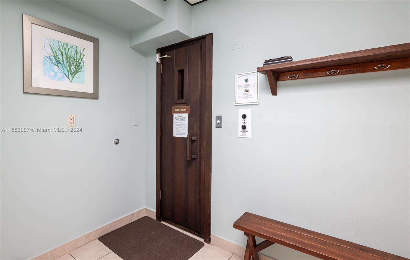 SUMMIT CONDO - Residential