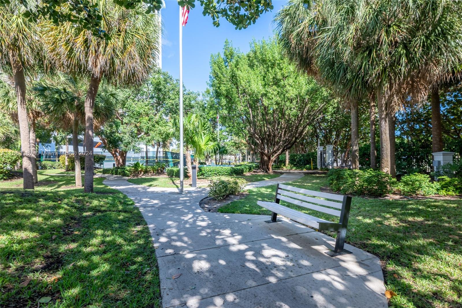SUMMIT CONDO - Residential