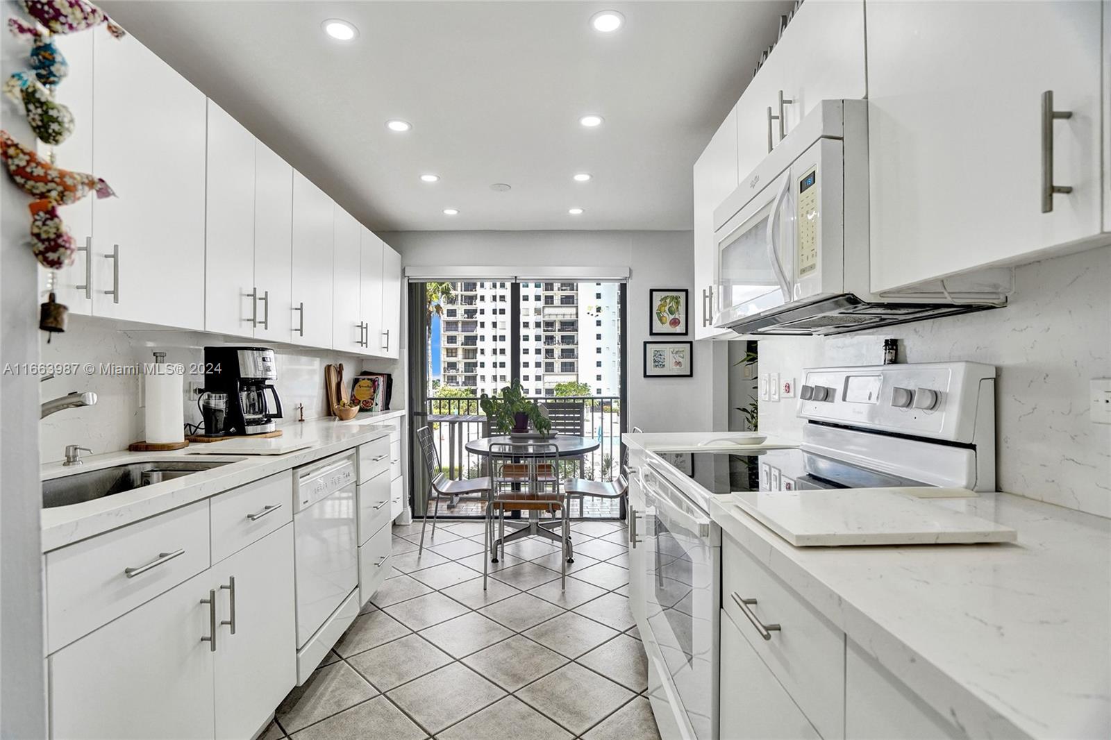 SUMMIT CONDO - Residential