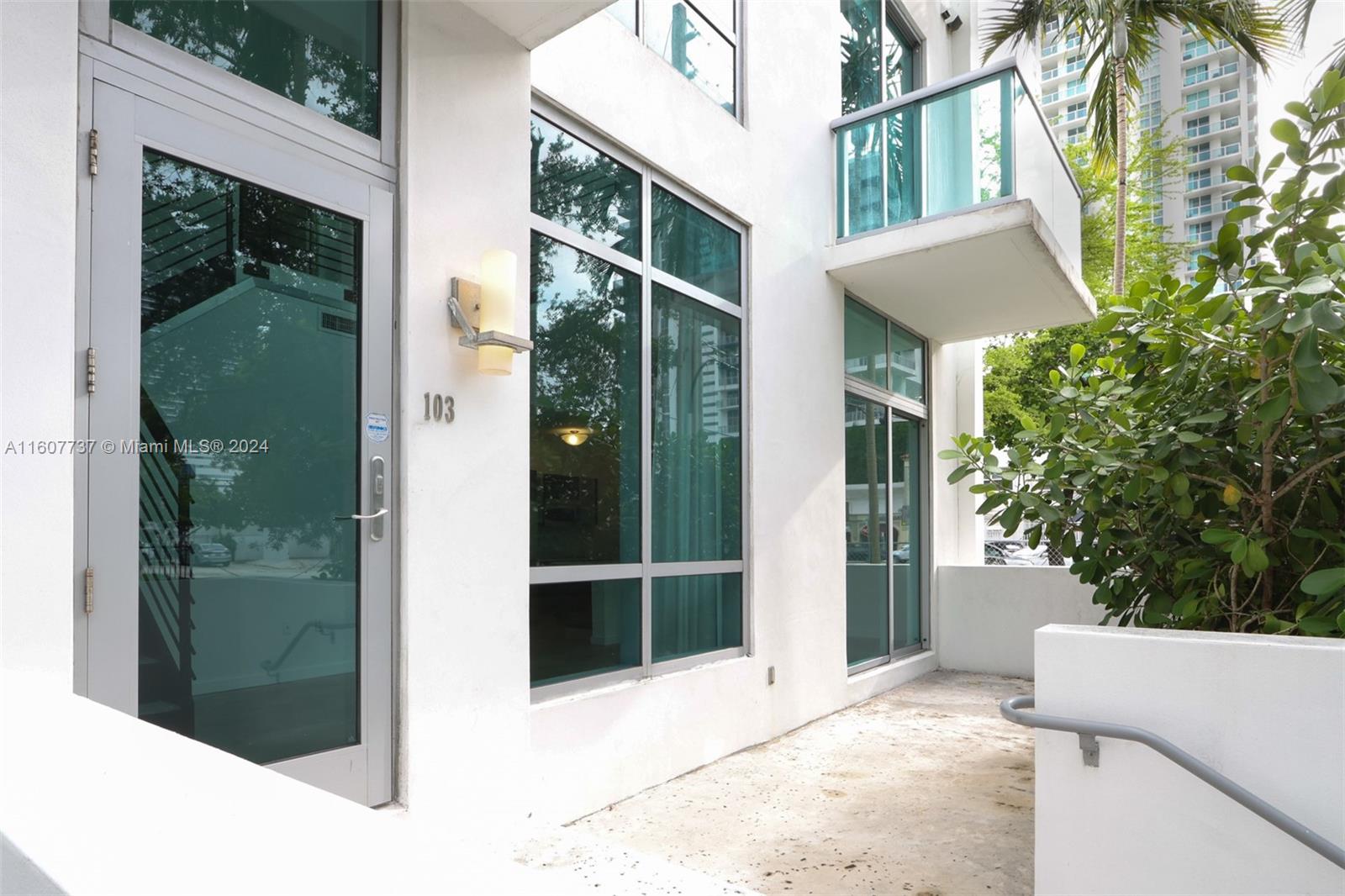 GALLERY ART CONDO - Residential Lease