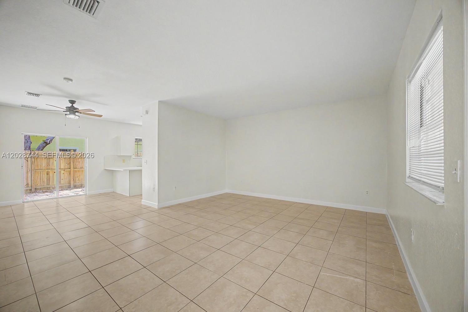 373 NE 26th Pl 102