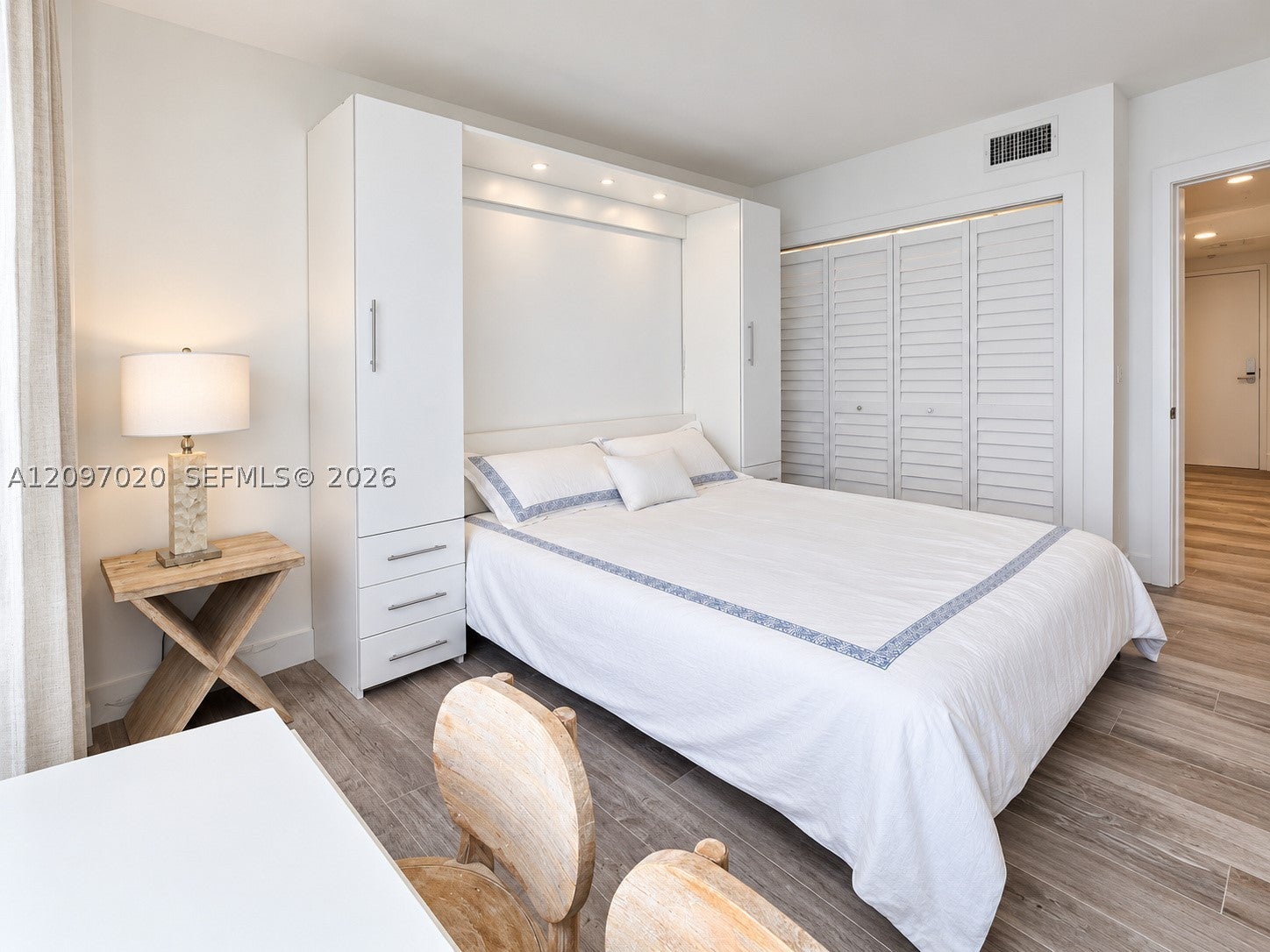 2301 Collins Ave 742
