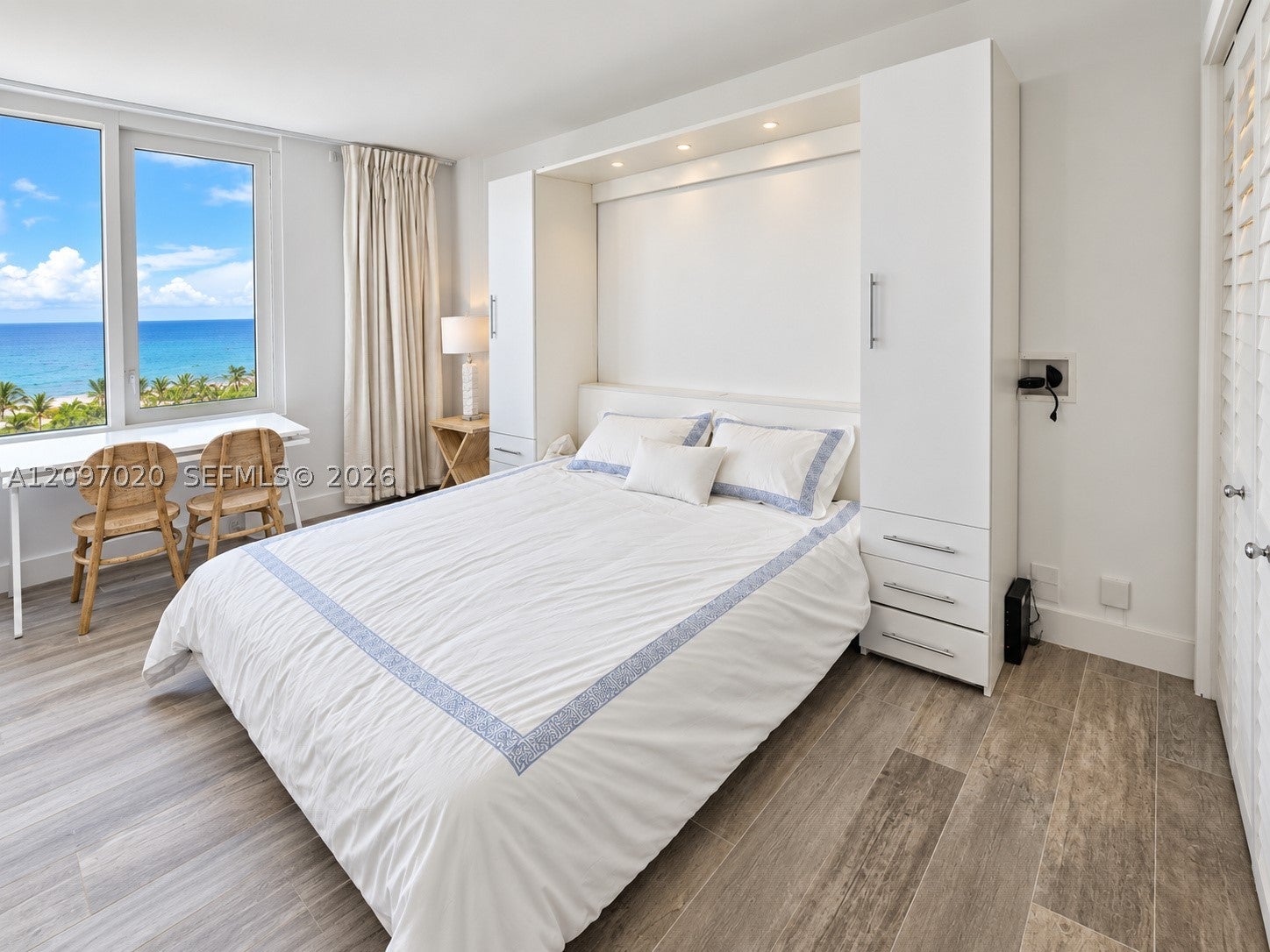 2301 Collins Ave 742