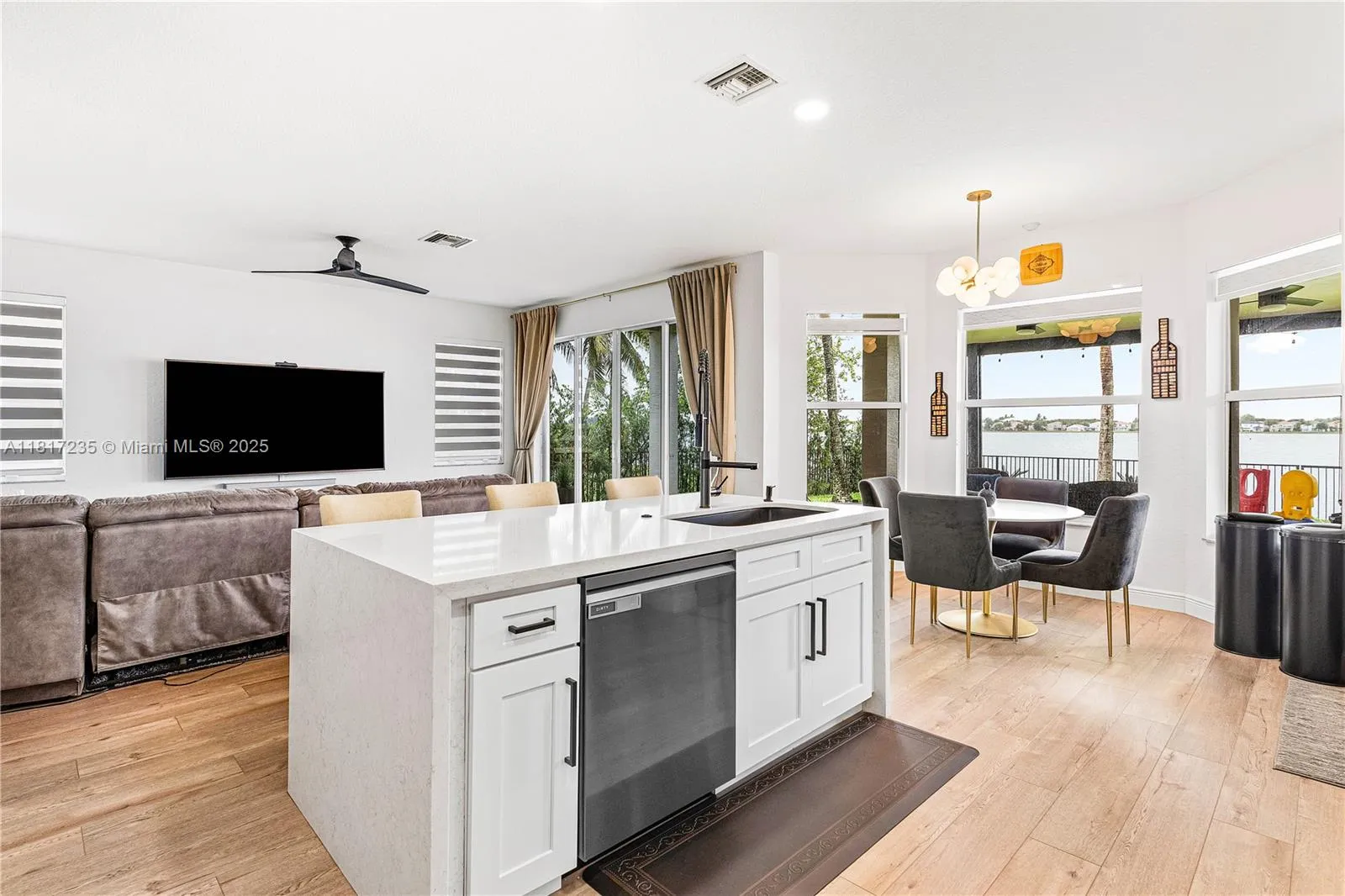 Miramar, Florida 33029, United States, 5 Bedrooms Bedrooms, ,4 BathroomsBathrooms,Residential,Coming Soon,146809