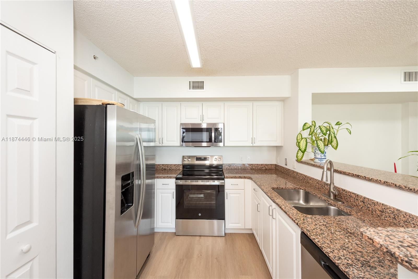 1155 Brickell Bay Dr 609