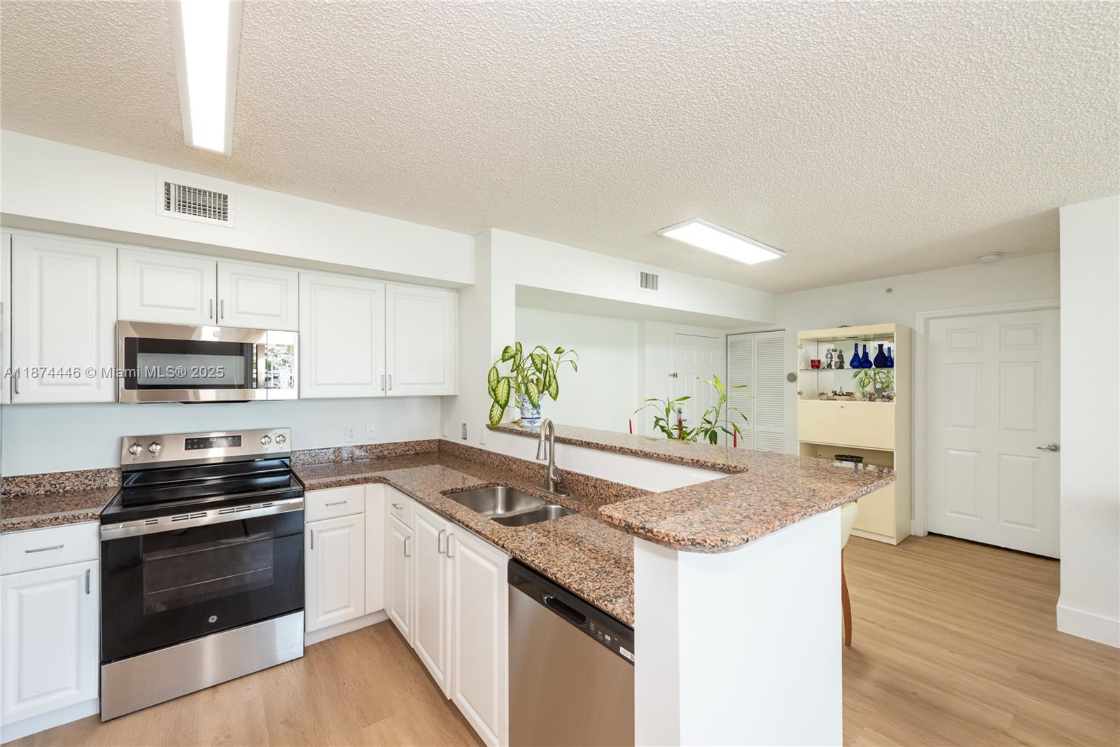 1155 Brickell Bay Dr 609