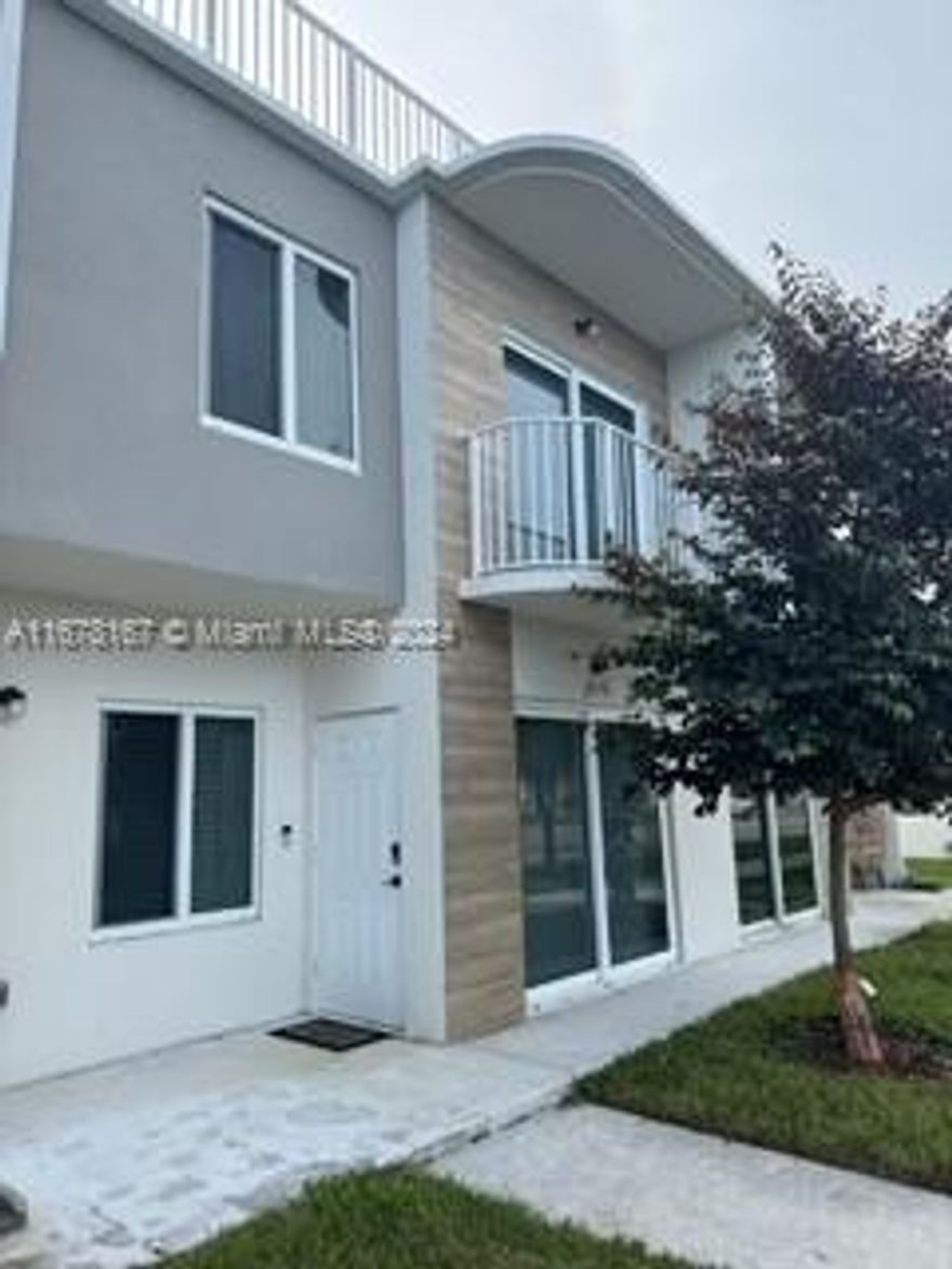 BEAUTIFUL TOWNHOUSE PROPERTY ON SALE NOW! WITH 4 BEDROOMS AND 3 BATHROOMS, 2 PARKING SPACES ARE AVAILABLE. ROOFTOP TERRACE AND IMPACT DOOR/WINDOWS. BRAND NEW STAINESS STEEL APPLIANCES. PLEASE SUBMIT YOUR OFFER WITH PRE-APPROVAL LETTER AND DU. SUBMIT YOUR BEST OFFER!!