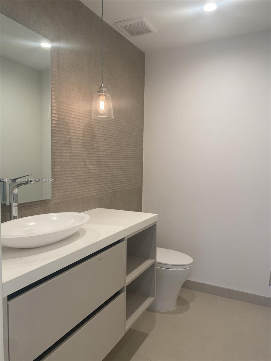 BRICKELL HAMMOCK UN 1 - Residential Lease