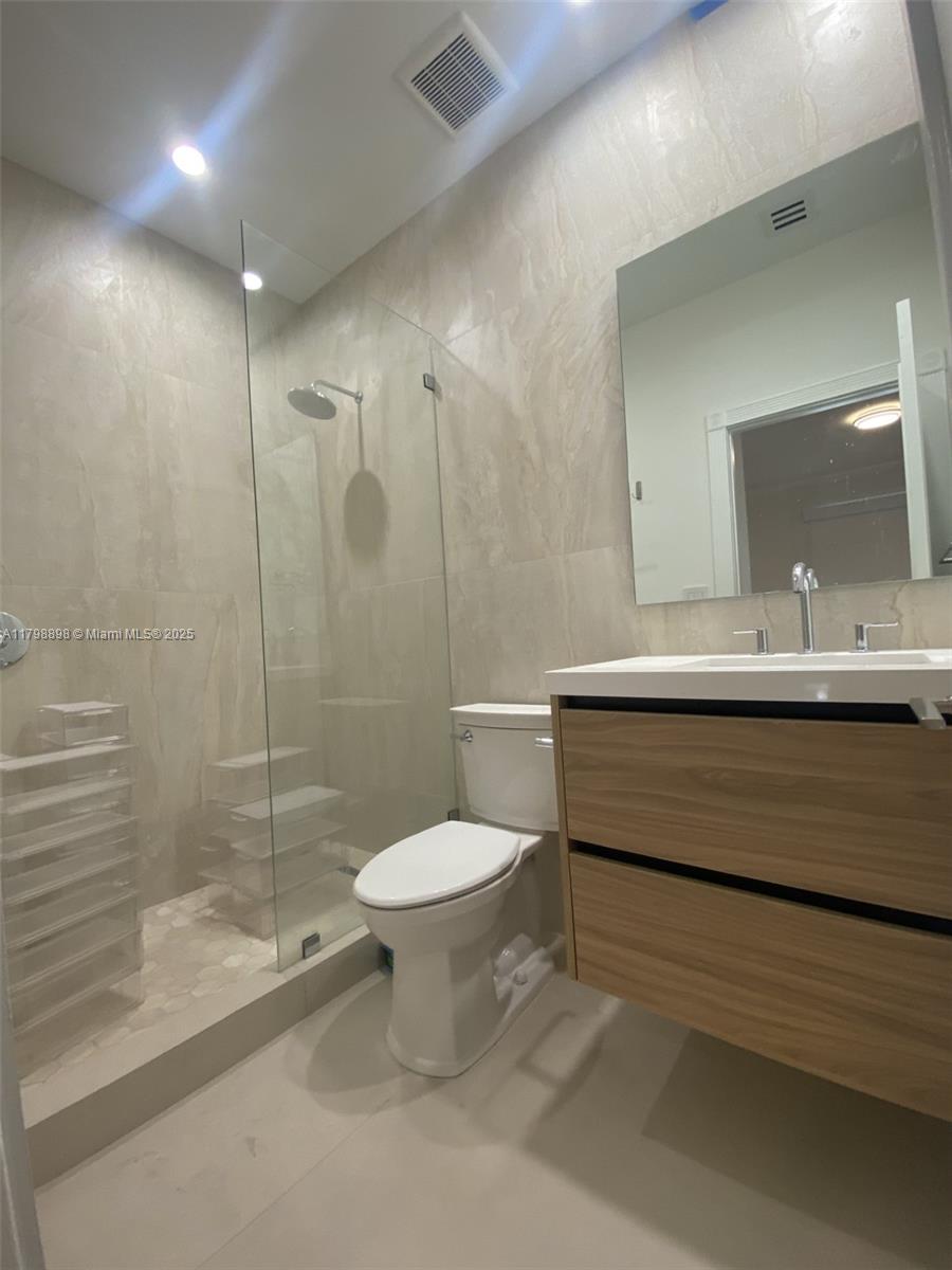 BRICKELL HAMMOCK UN 1 - Residential Lease