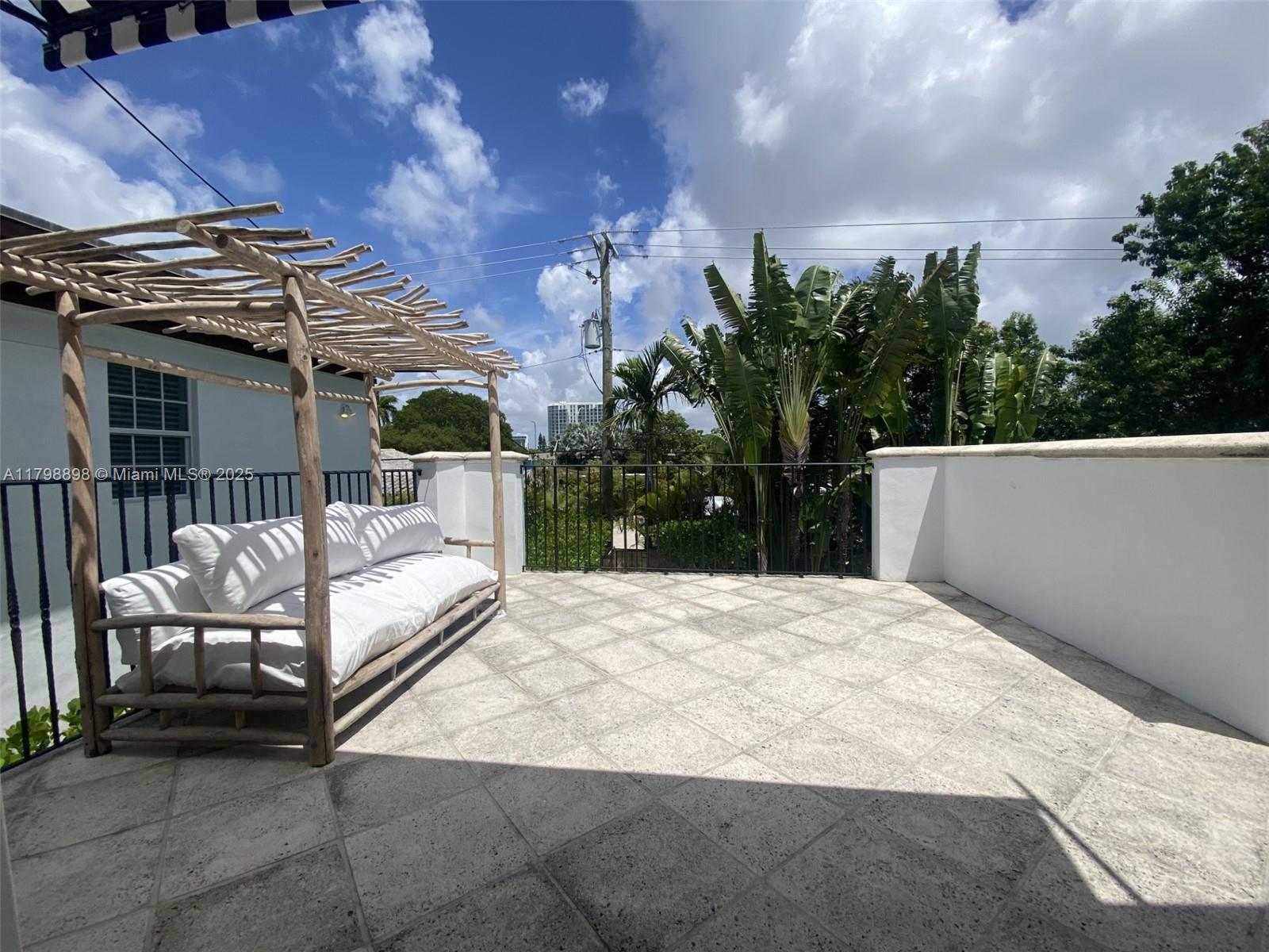 BRICKELL HAMMOCK UN 1 - Residential Lease
