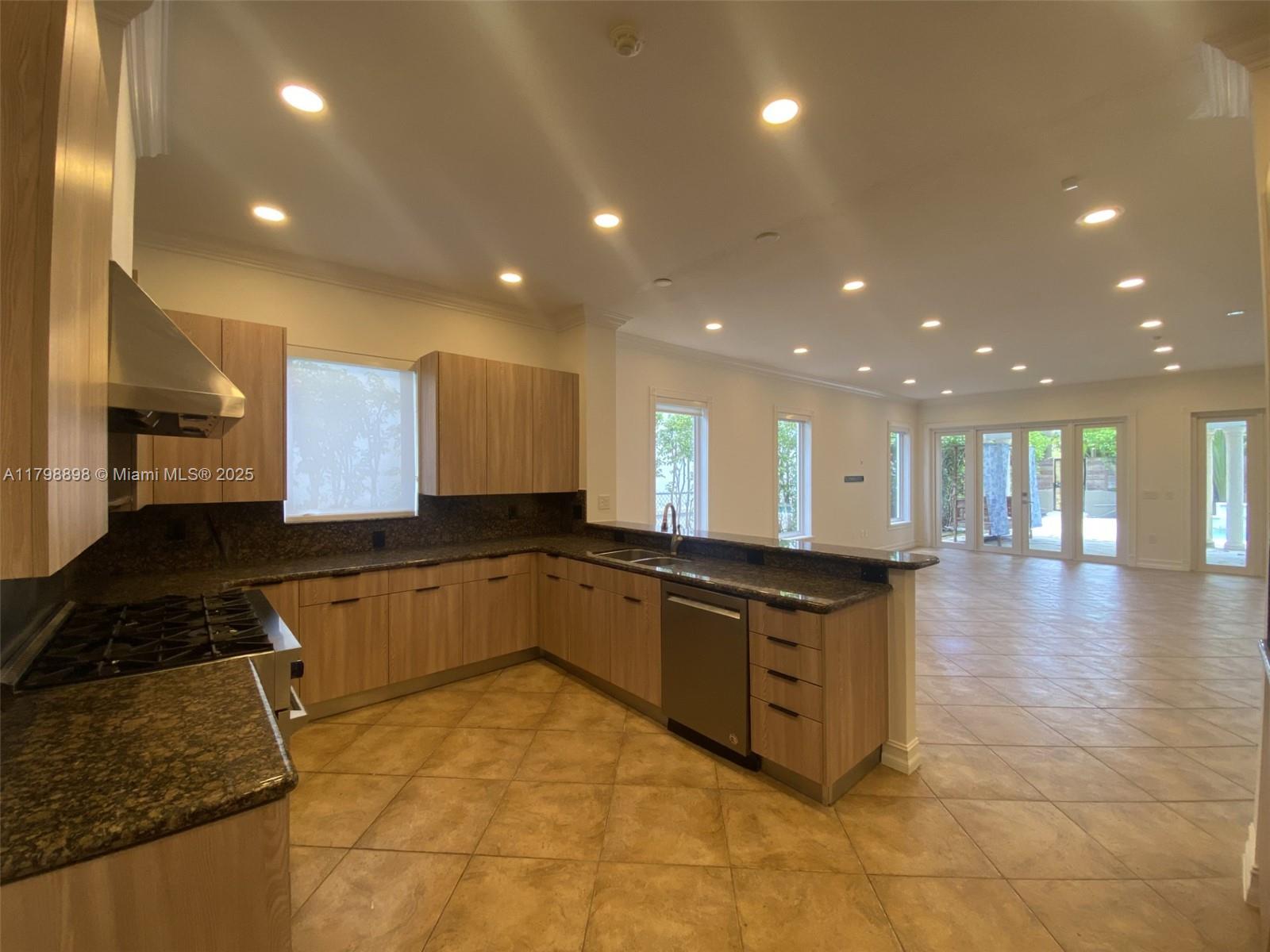 BRICKELL HAMMOCK UN 1 - Residential Lease