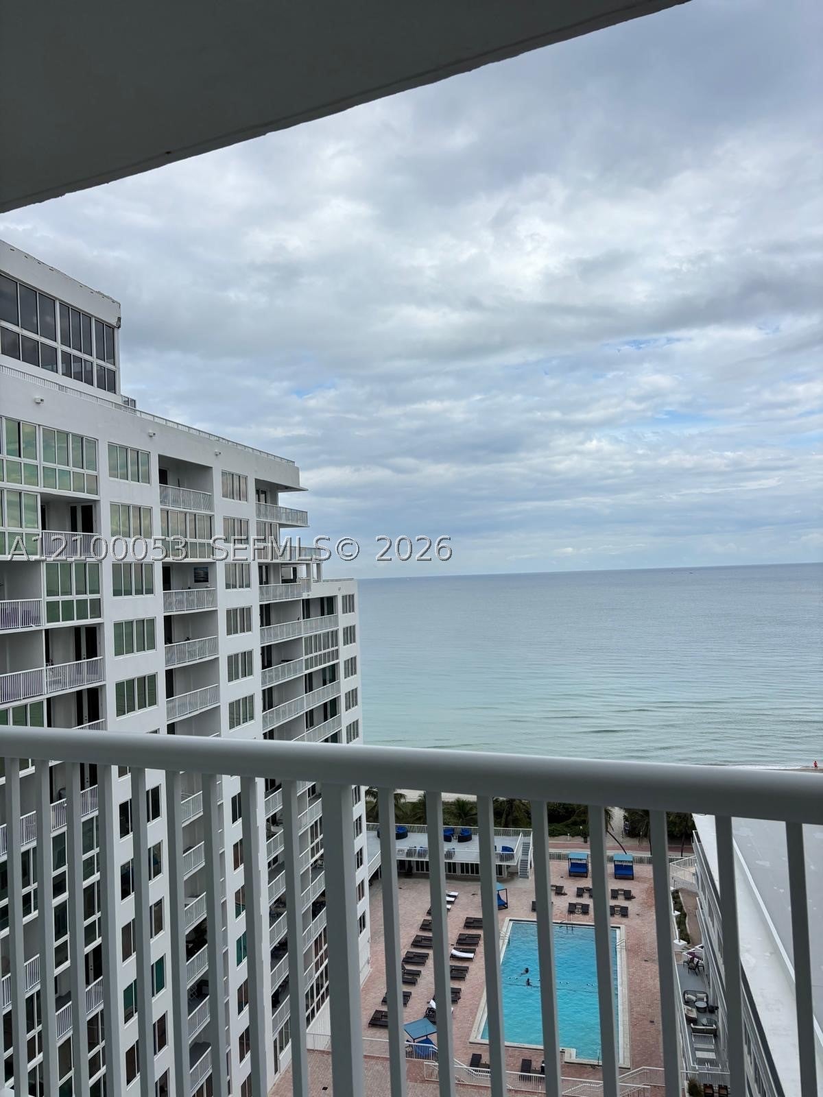 5401 Collins Ave 1232