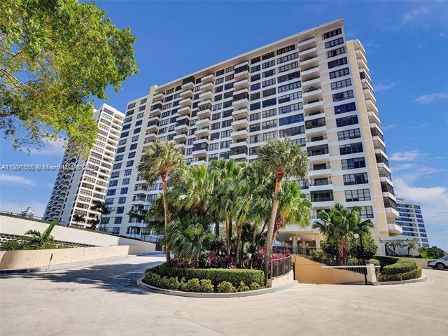 OLYMPUS CONDO 600 TOWER - Residential