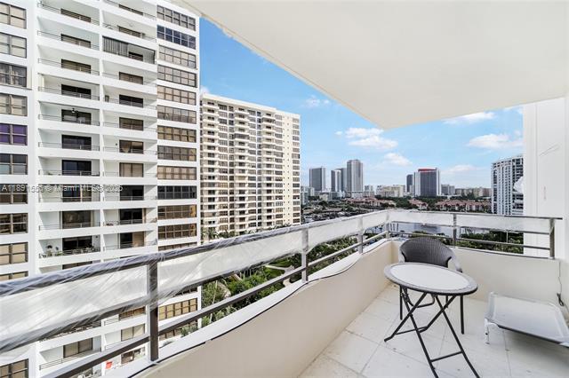 OLYMPUS CONDO 600 TOWER - Residential