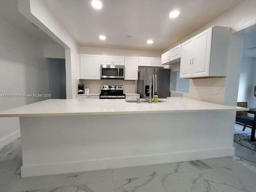 6BR / 3BA House FULLY FURNISHED and beautifully remodeled. 

Impact Windows. 24 x 24 porcelain Tiles. Primary bedroom access to private garden. Custom kitchen and cabinets w/bar seating. Tons of closets for storage. NEW a/c, NEW washer / dryer in unit. 

Step outside and walk 1 min to 90-acre Snyder Park with 
 Pickleball!!
 Basketball
  Bike and nature trail
  Butterfly Garden
  Dog Park
  Fishing
  Picnic Tables
  Playground
  Volleyball

Directly across from east campus of Nova South-Eastern University.
** 5 mins to FLL airport
** 2 mins to Las Olas strip
** 3 minutes to pharmacies and grocery stores
2 blocks to famed biergarten
5 mins to the beaches
7 mins to FTL Brightline

Short Term also available. Move-in requirements: First, Last & Security deposit