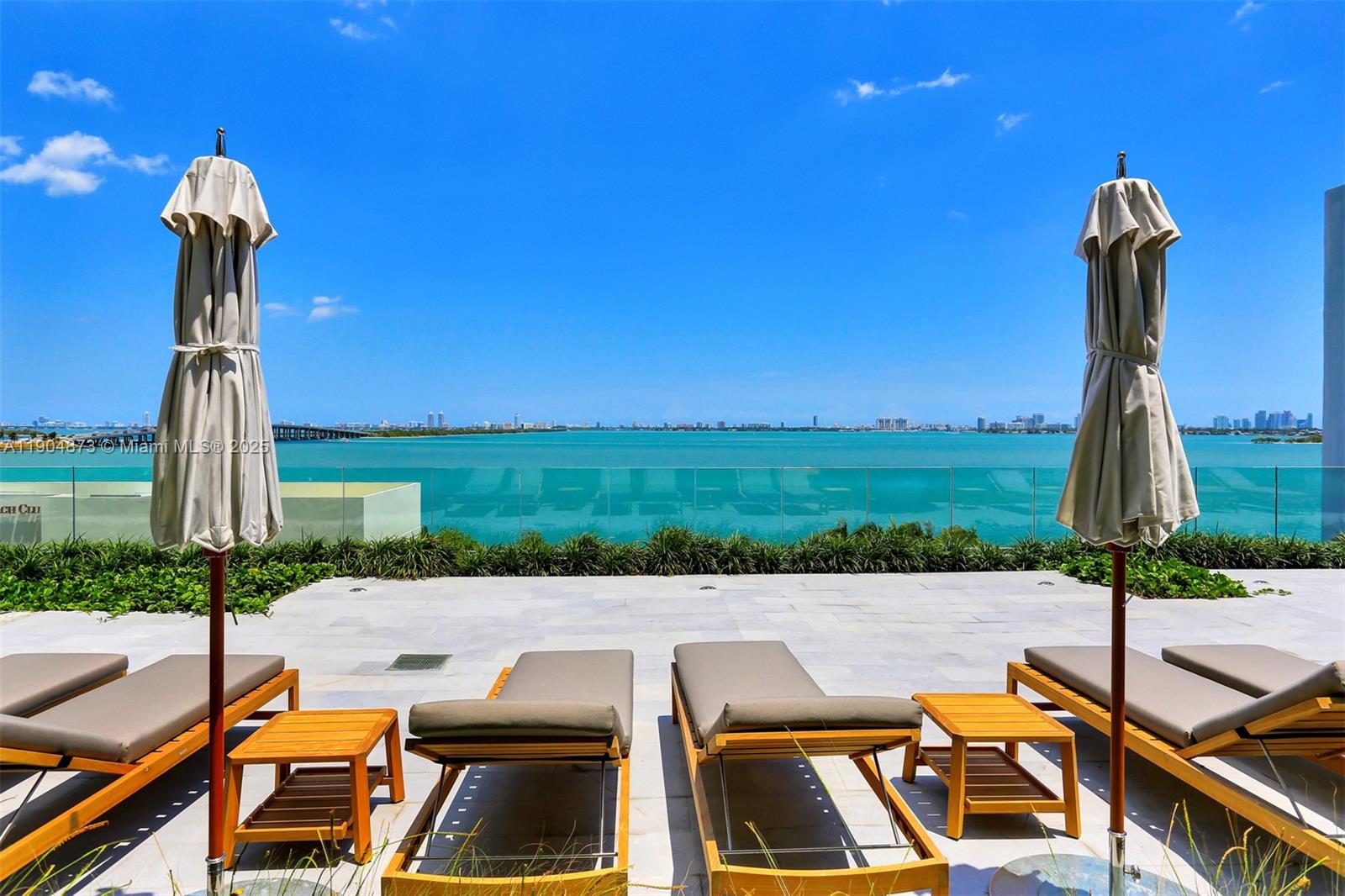 PARAISO BAY - Residential Lease