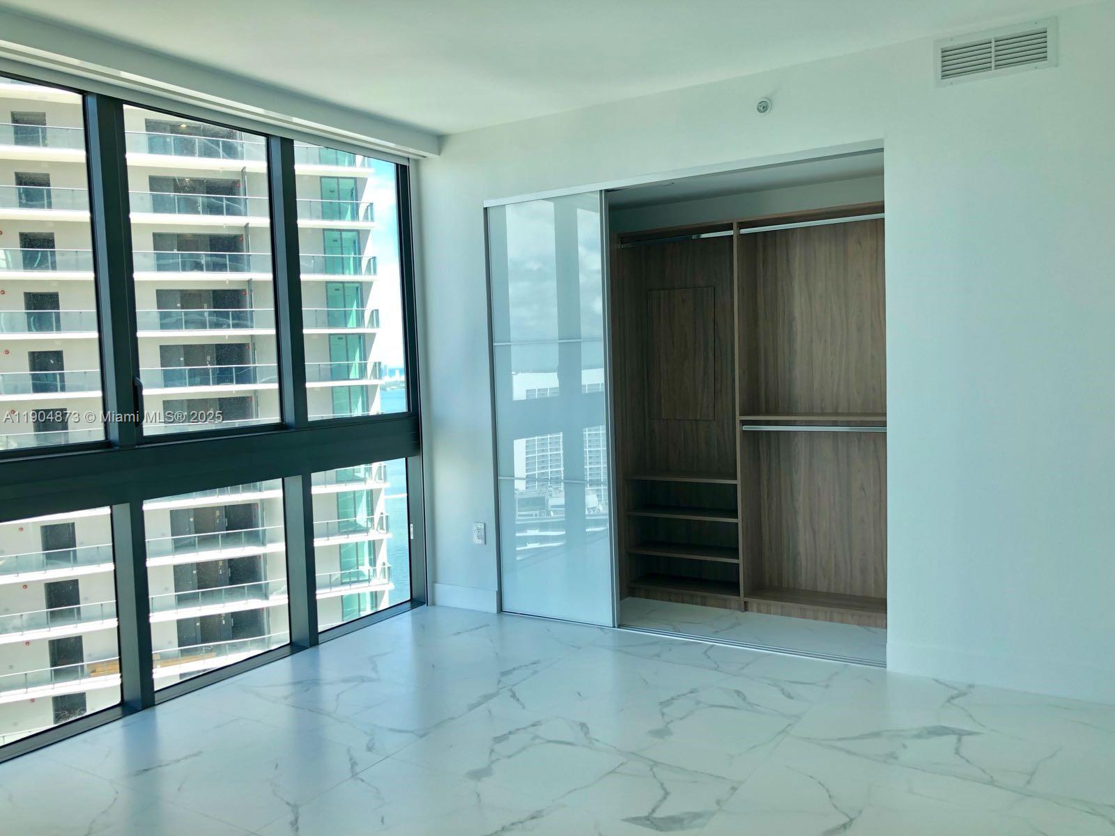 PARAISO BAY - Residential Lease