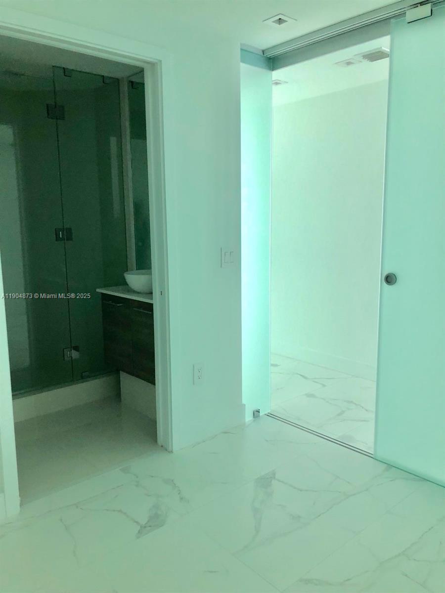 PARAISO BAY - Residential Lease