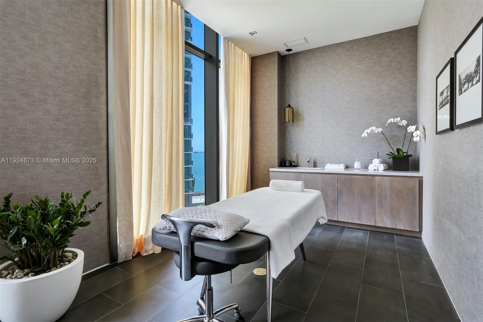 PARAISO BAY - Residential Lease